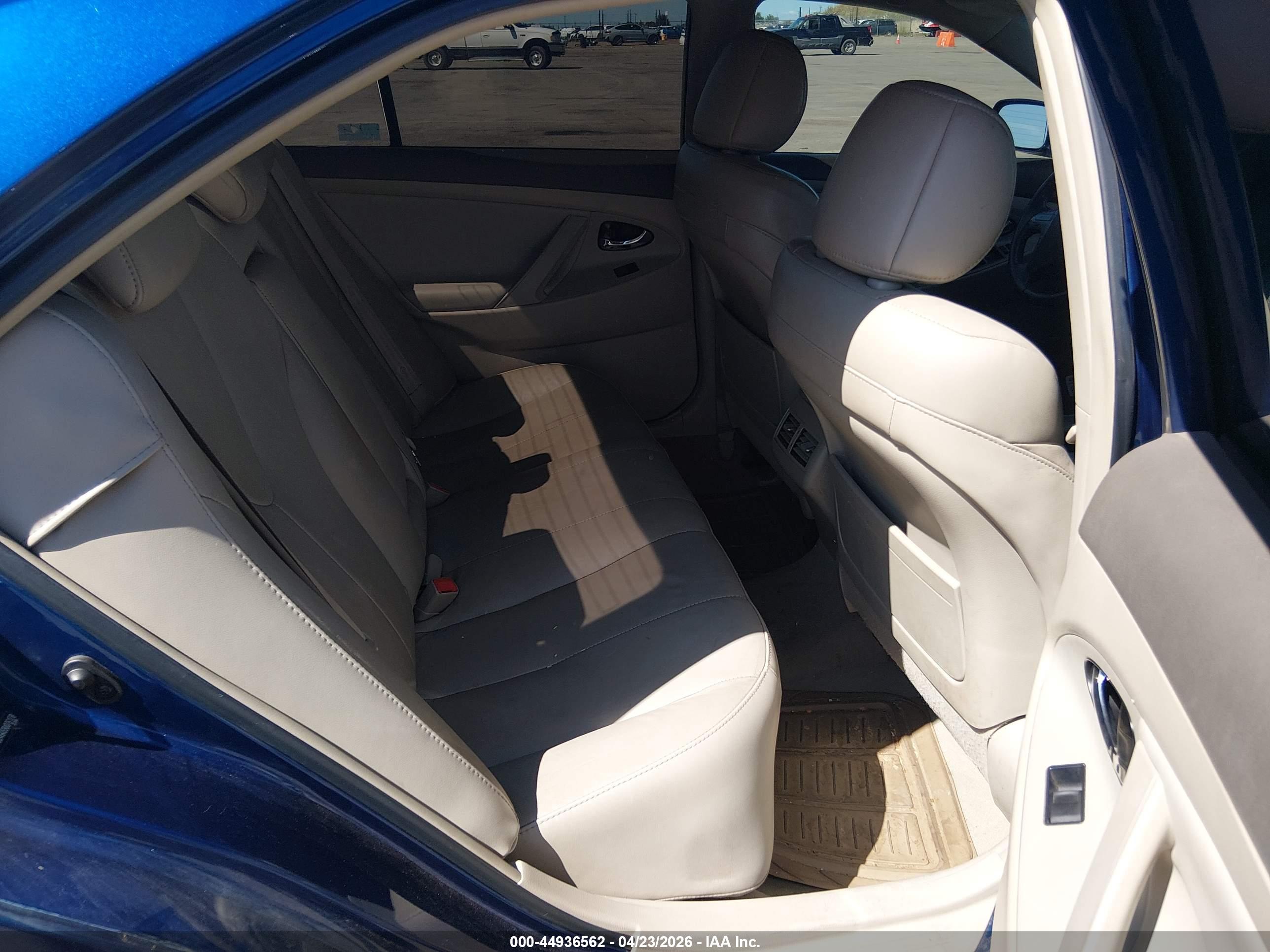 TOYOTA CAMRY image 8