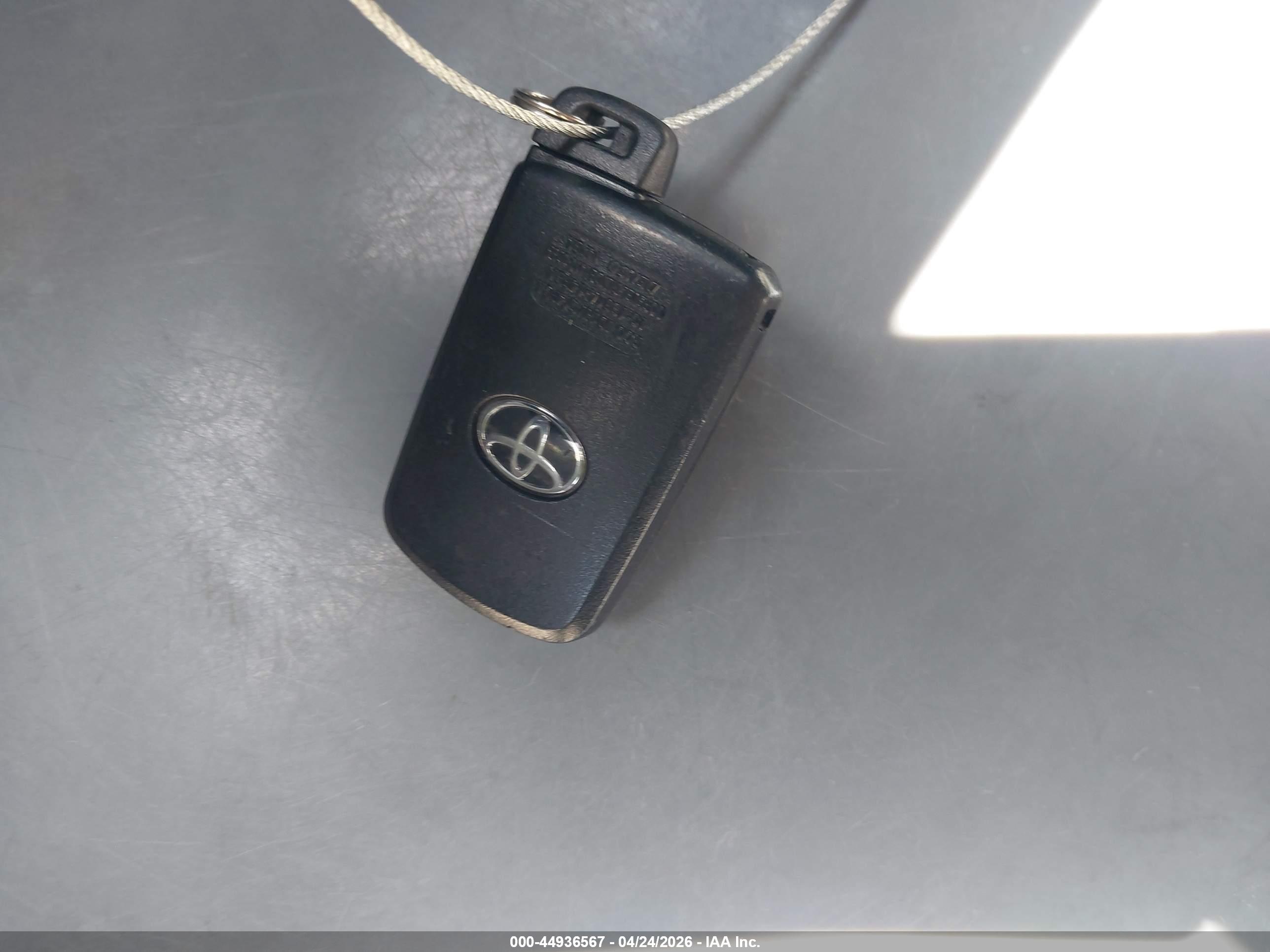 TOYOTA RAV4 image 11