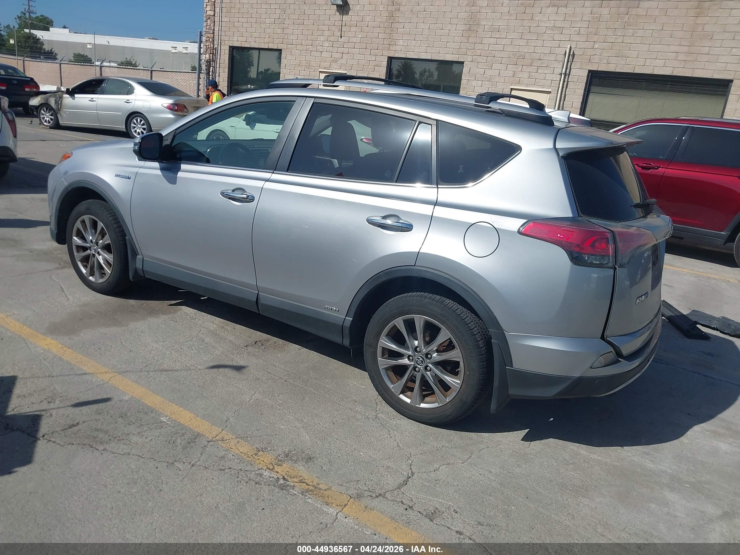 TOYOTA RAV4 image 3