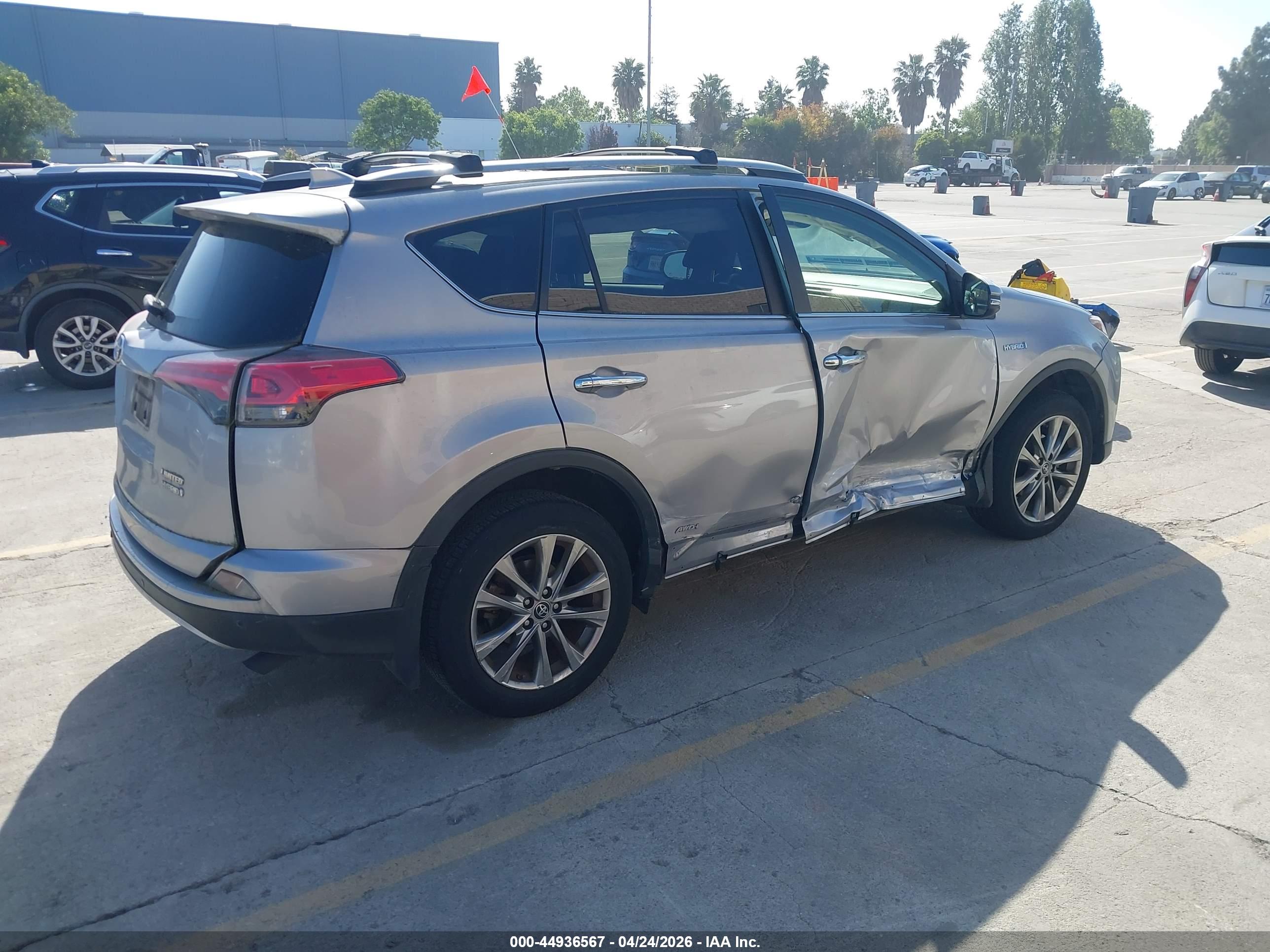 TOYOTA RAV4 image 4