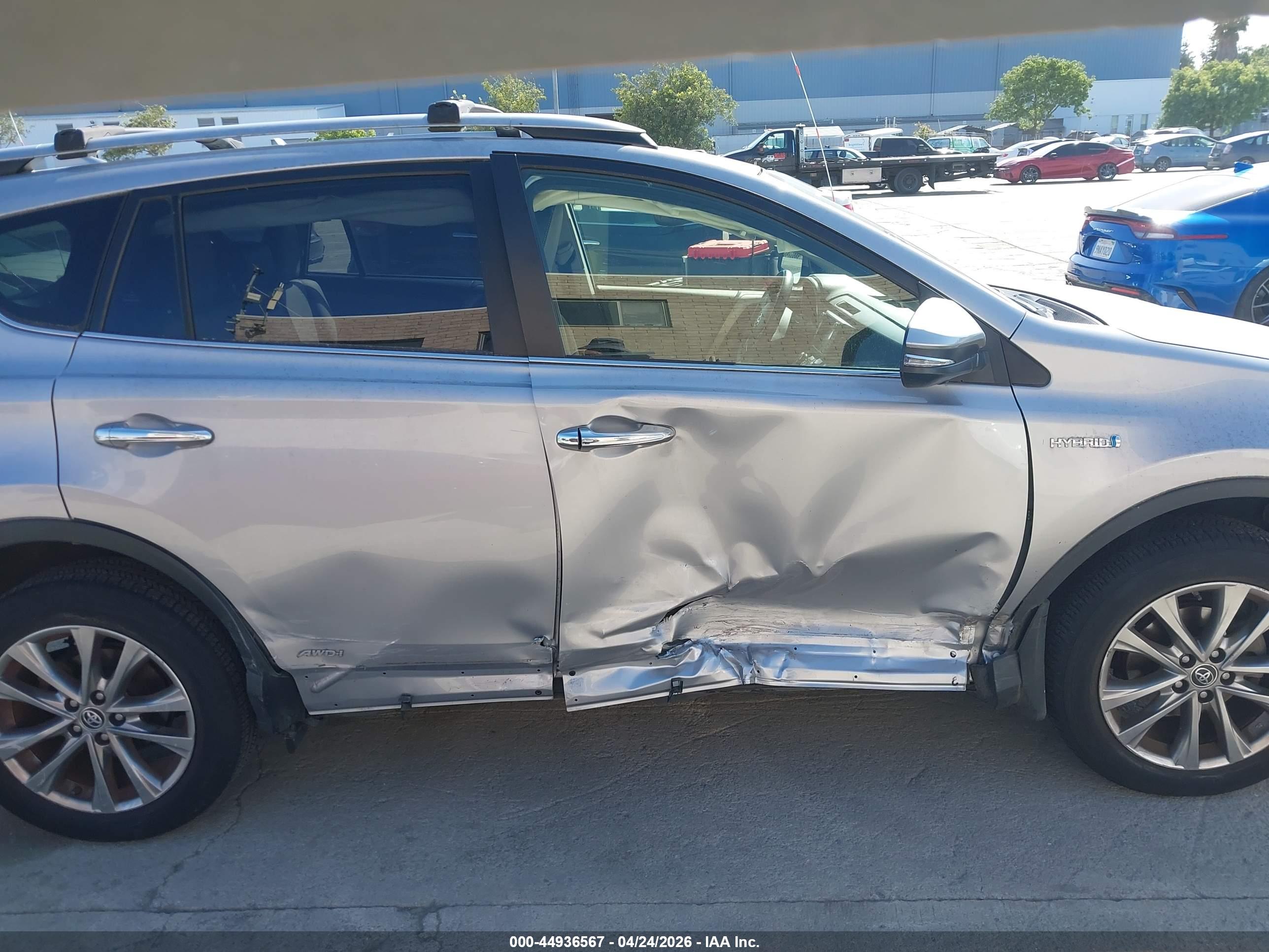 TOYOTA RAV4 image 6