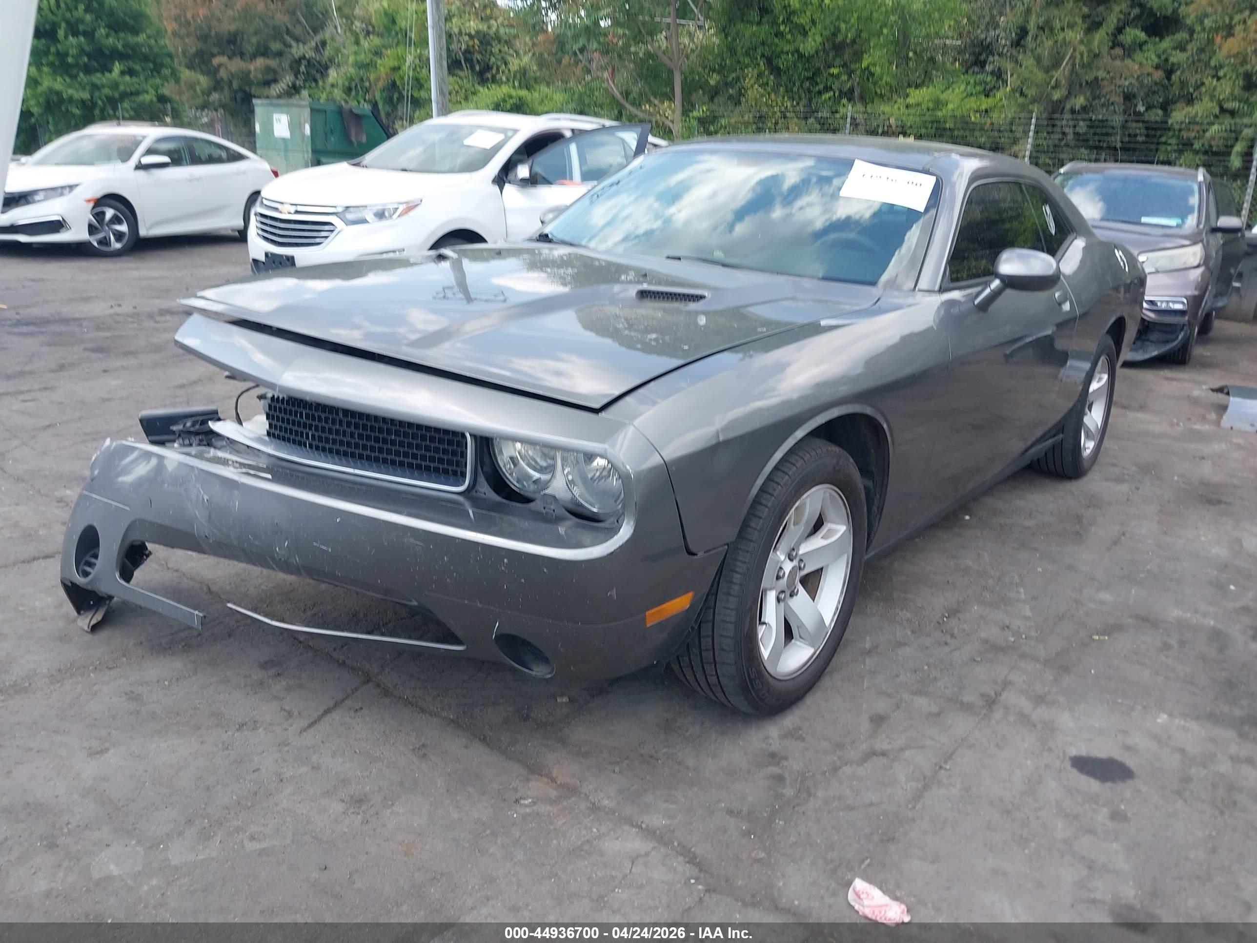 DODGE CHALLENGER image 2