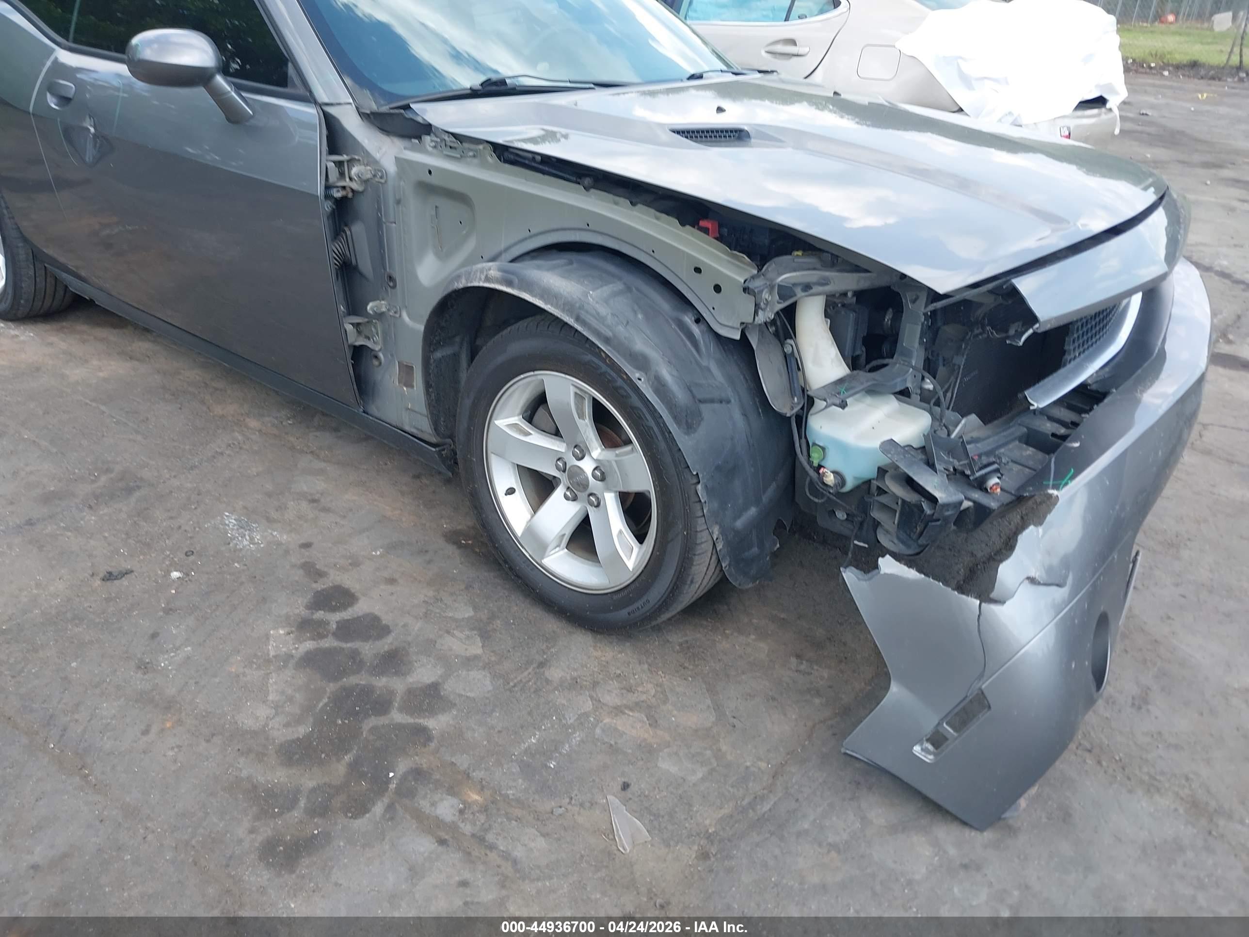 DODGE CHALLENGER image 6