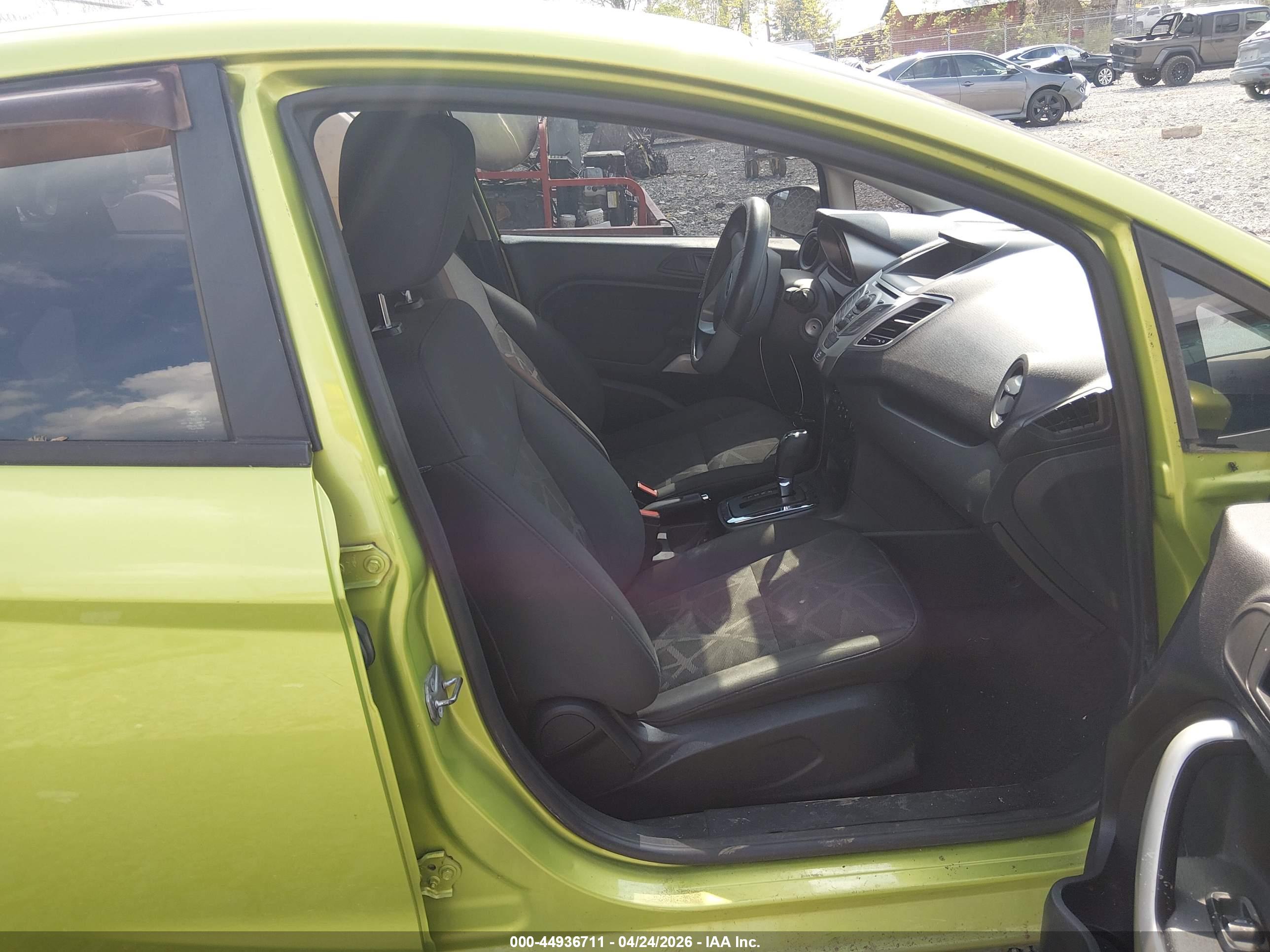 FORD FIESTA image 5