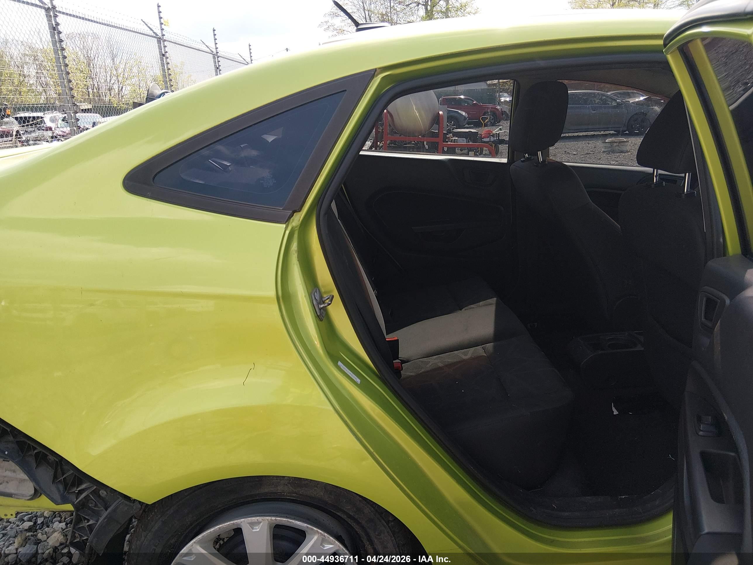 FORD FIESTA image 8