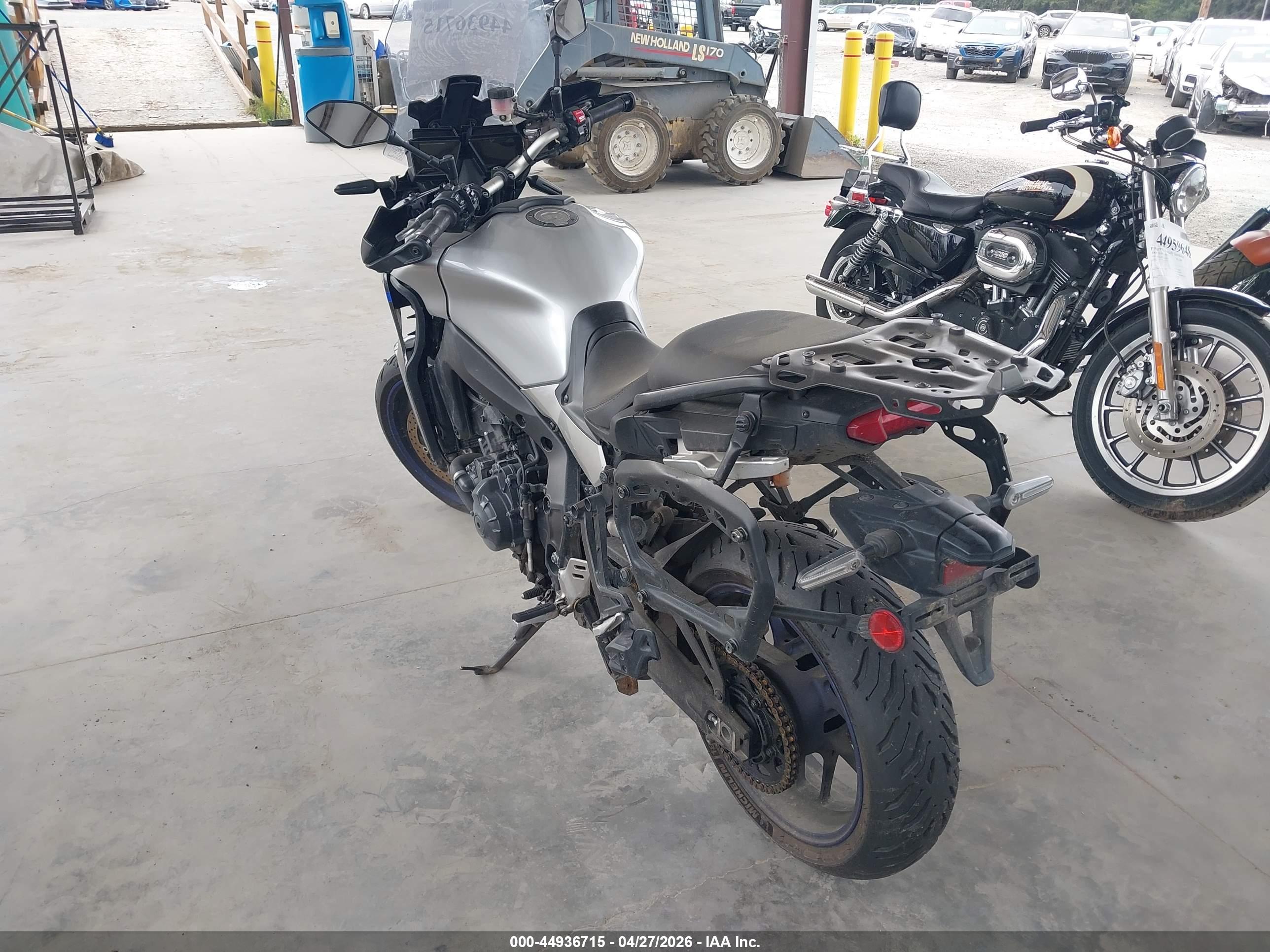 YAMAHA MTT09 image 3