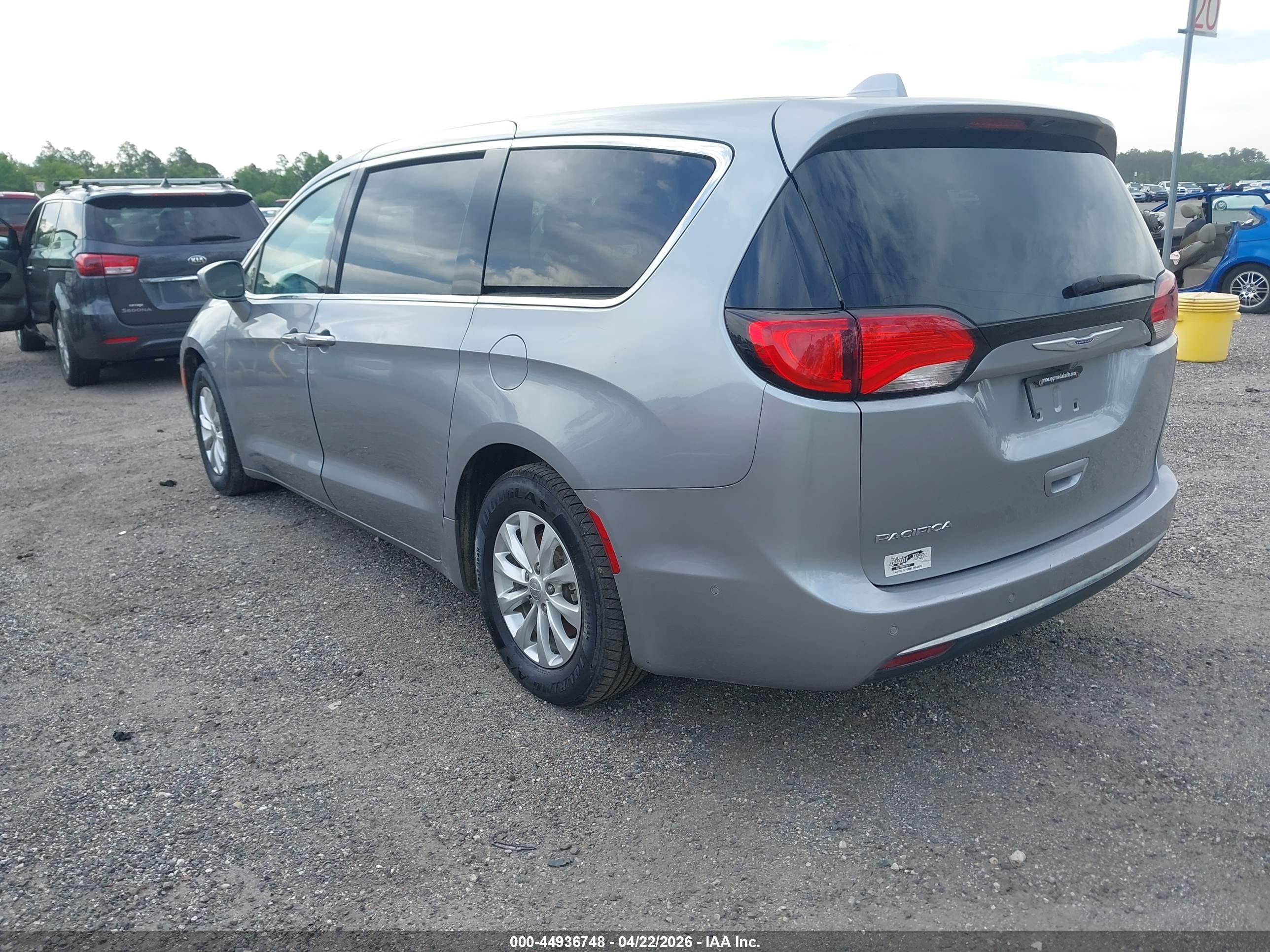 CHRYSLER PACIFICA image 3