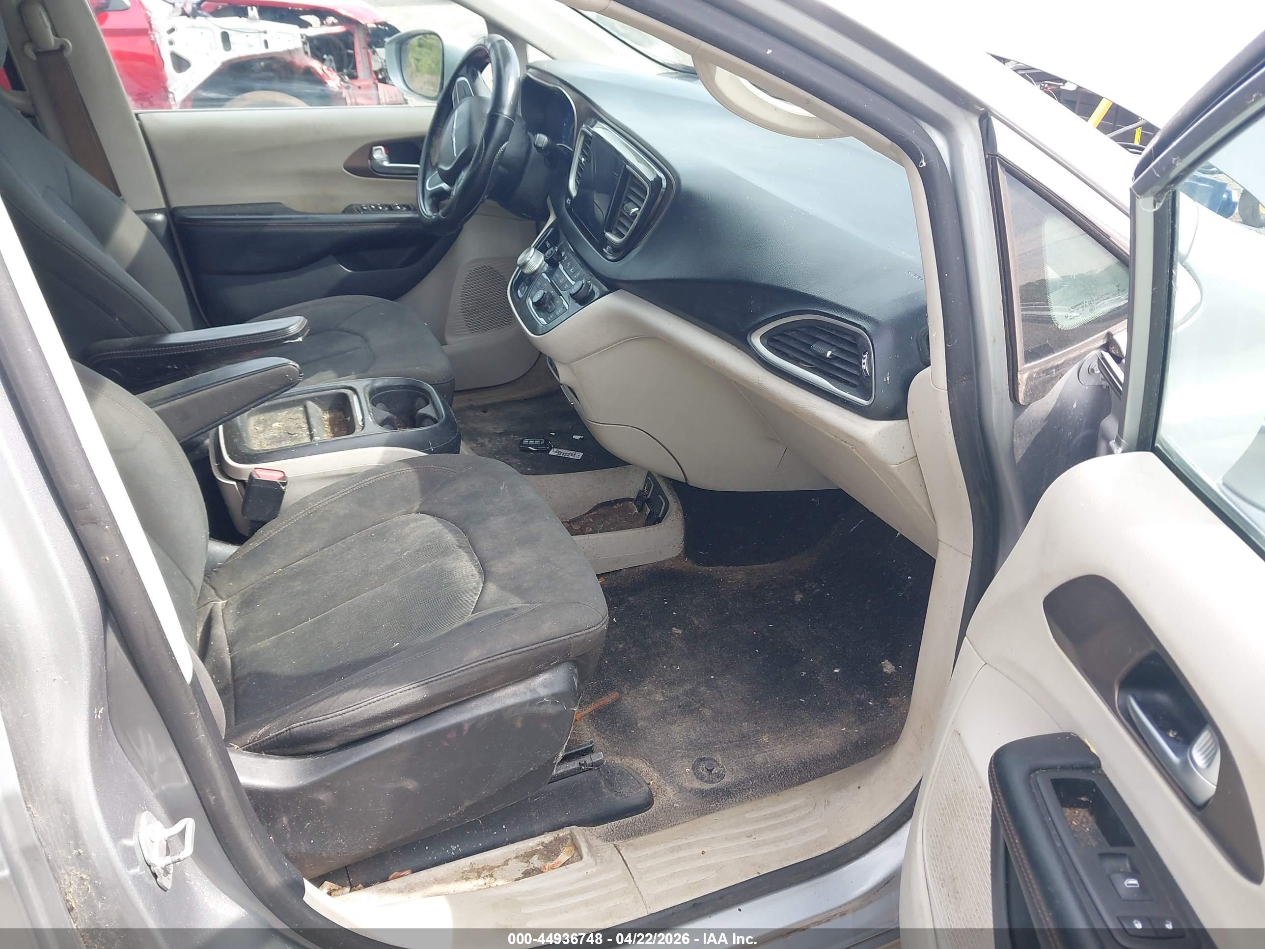 CHRYSLER PACIFICA image 5