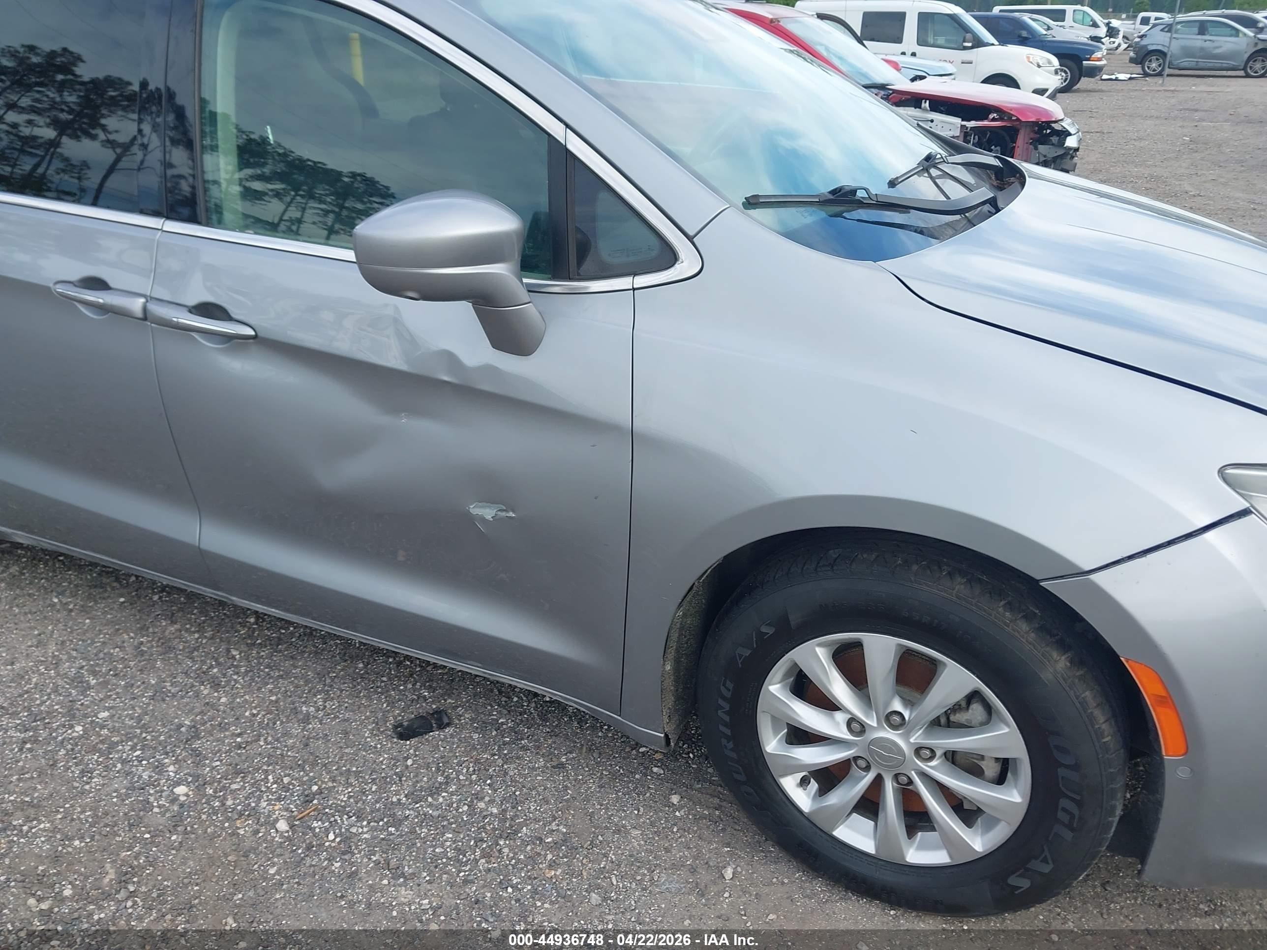 CHRYSLER PACIFICA image 6