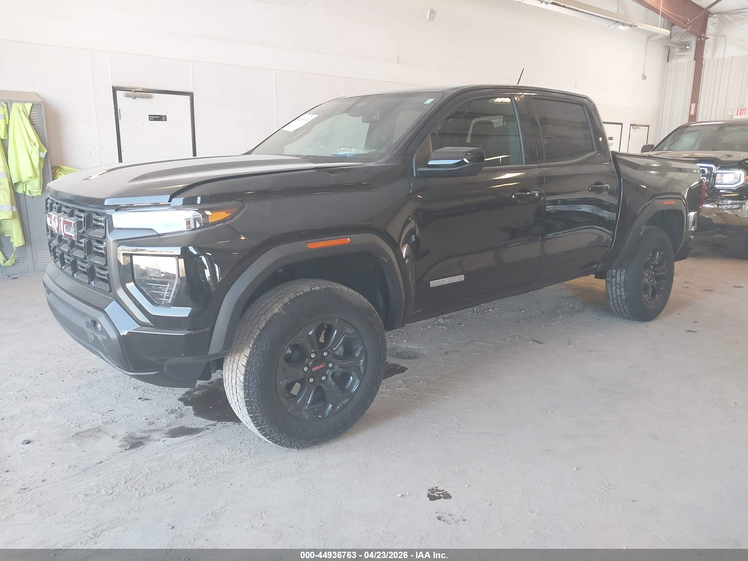 GMC CANYON image 2