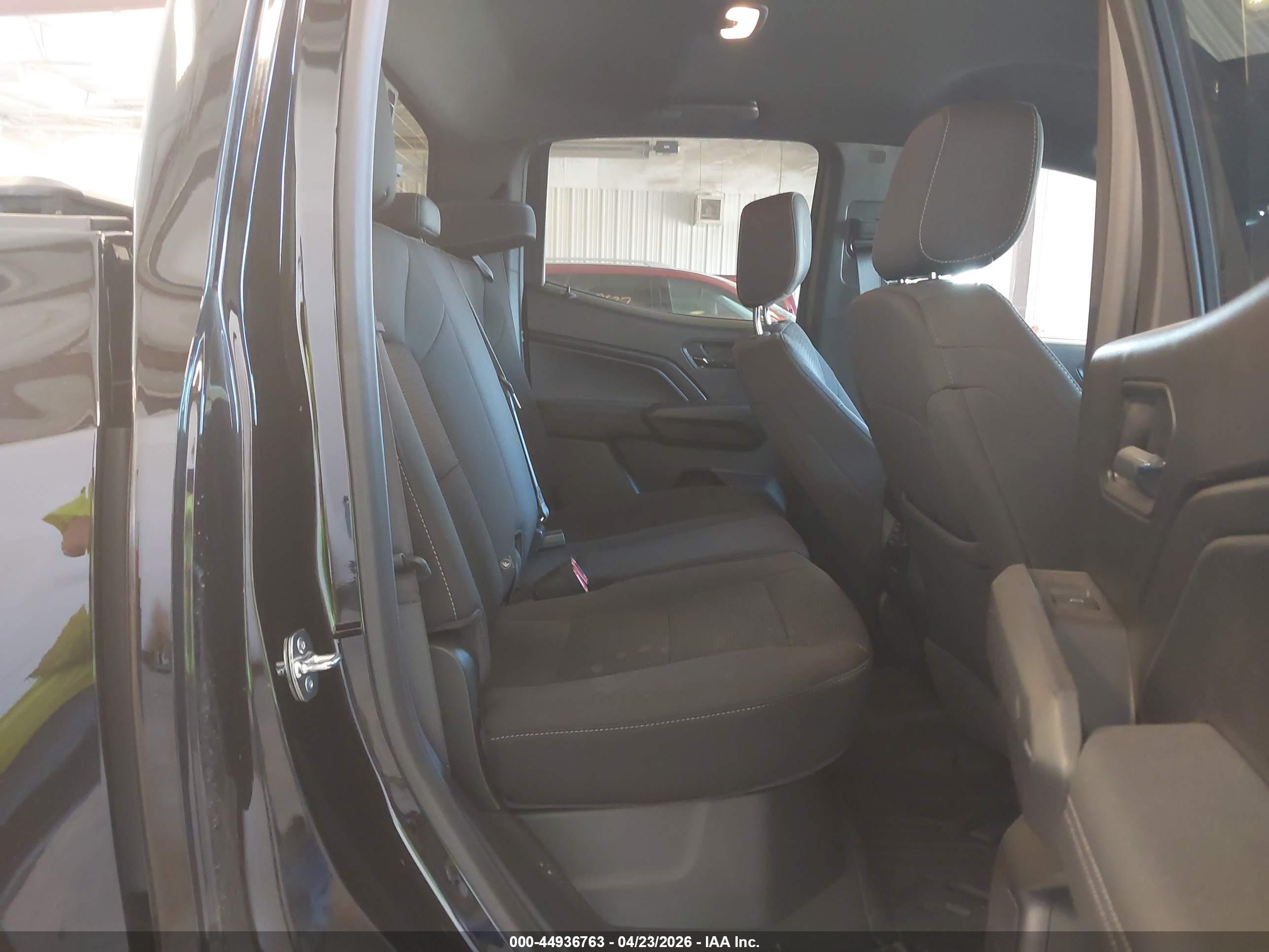 GMC CANYON image 8
