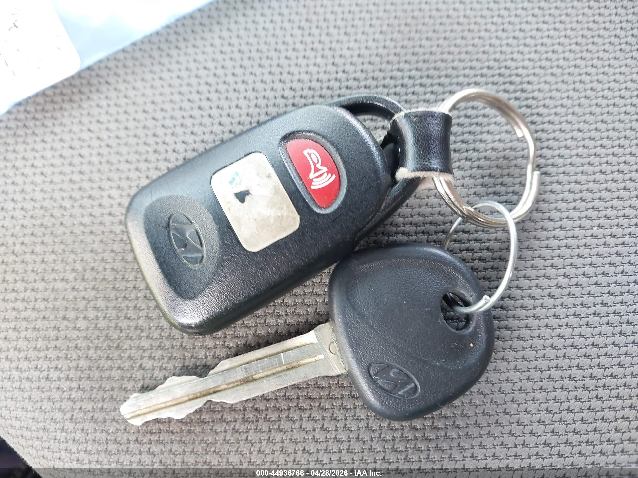 HYUNDAI ELANTRA image 11
