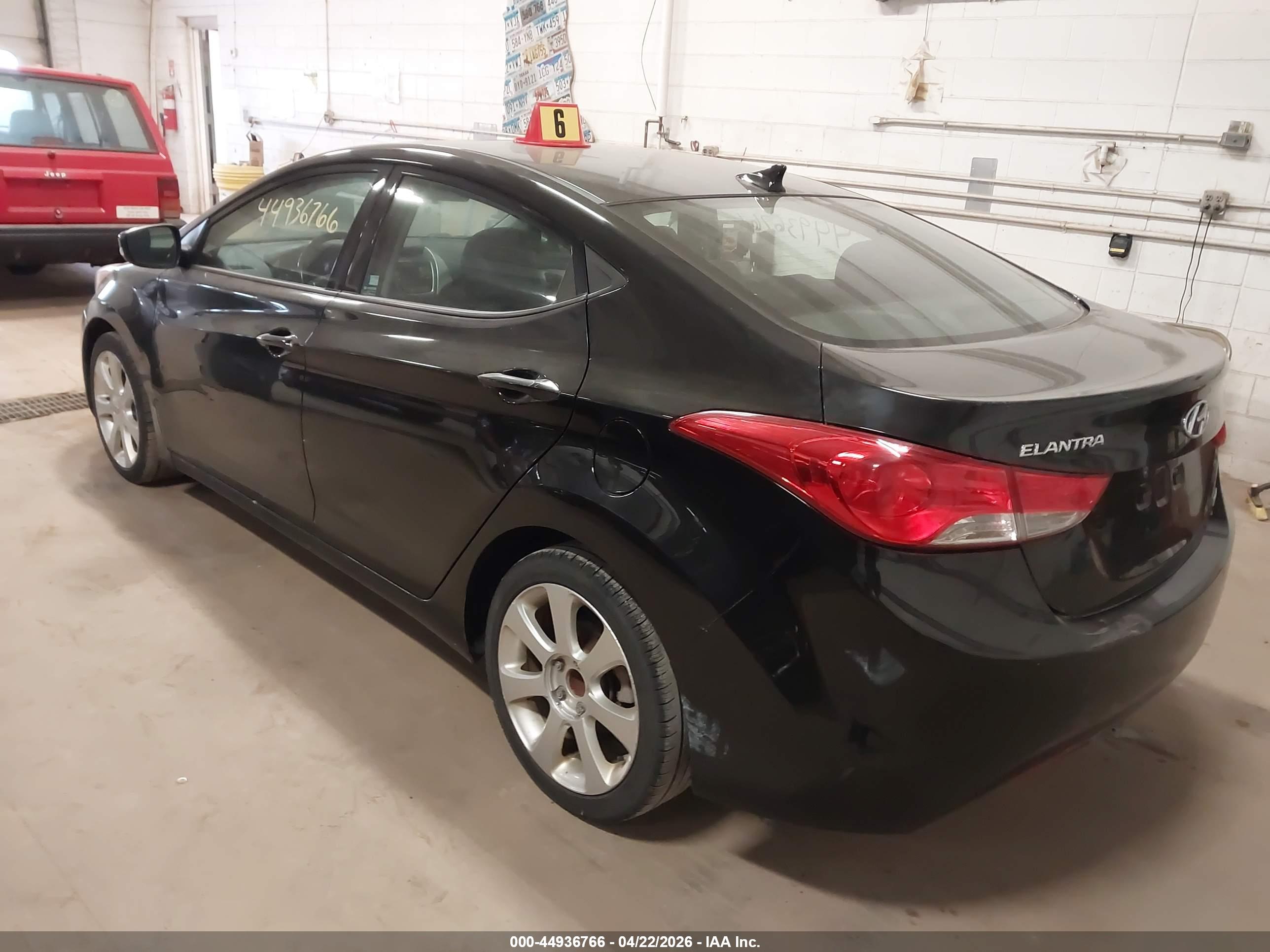 HYUNDAI ELANTRA image 3