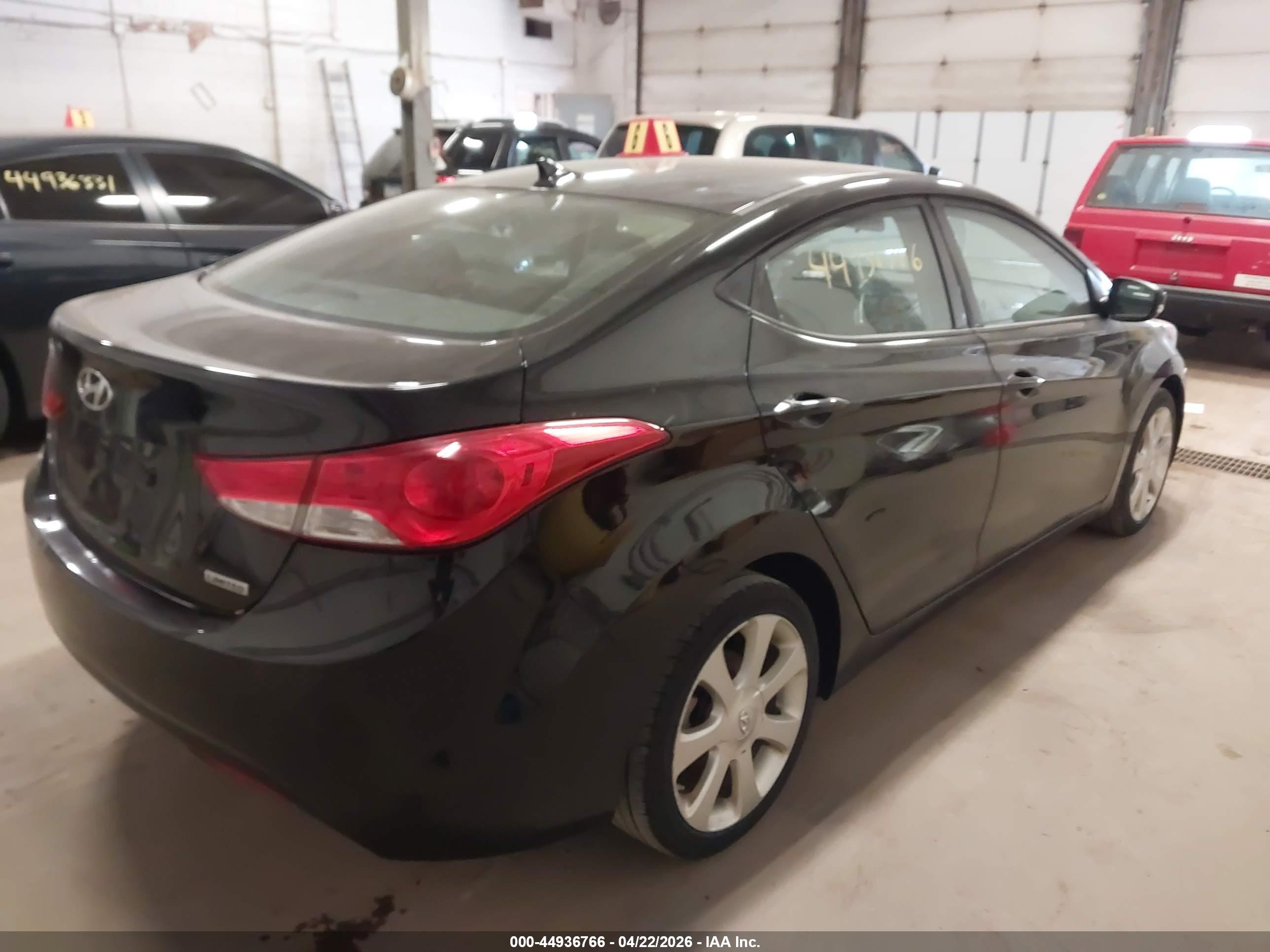 HYUNDAI ELANTRA image 4