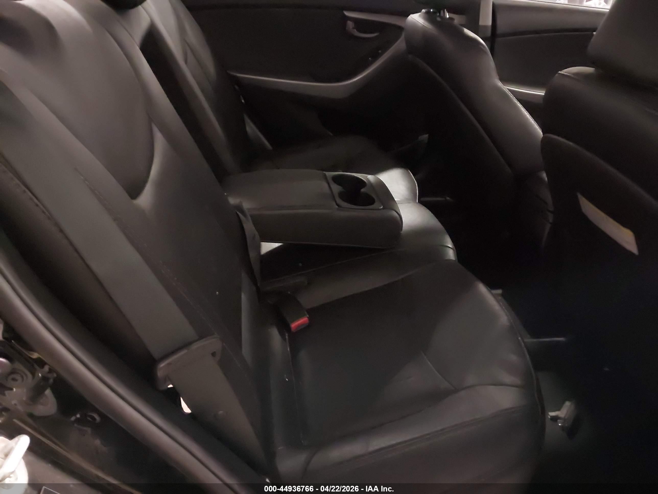 HYUNDAI ELANTRA image 8