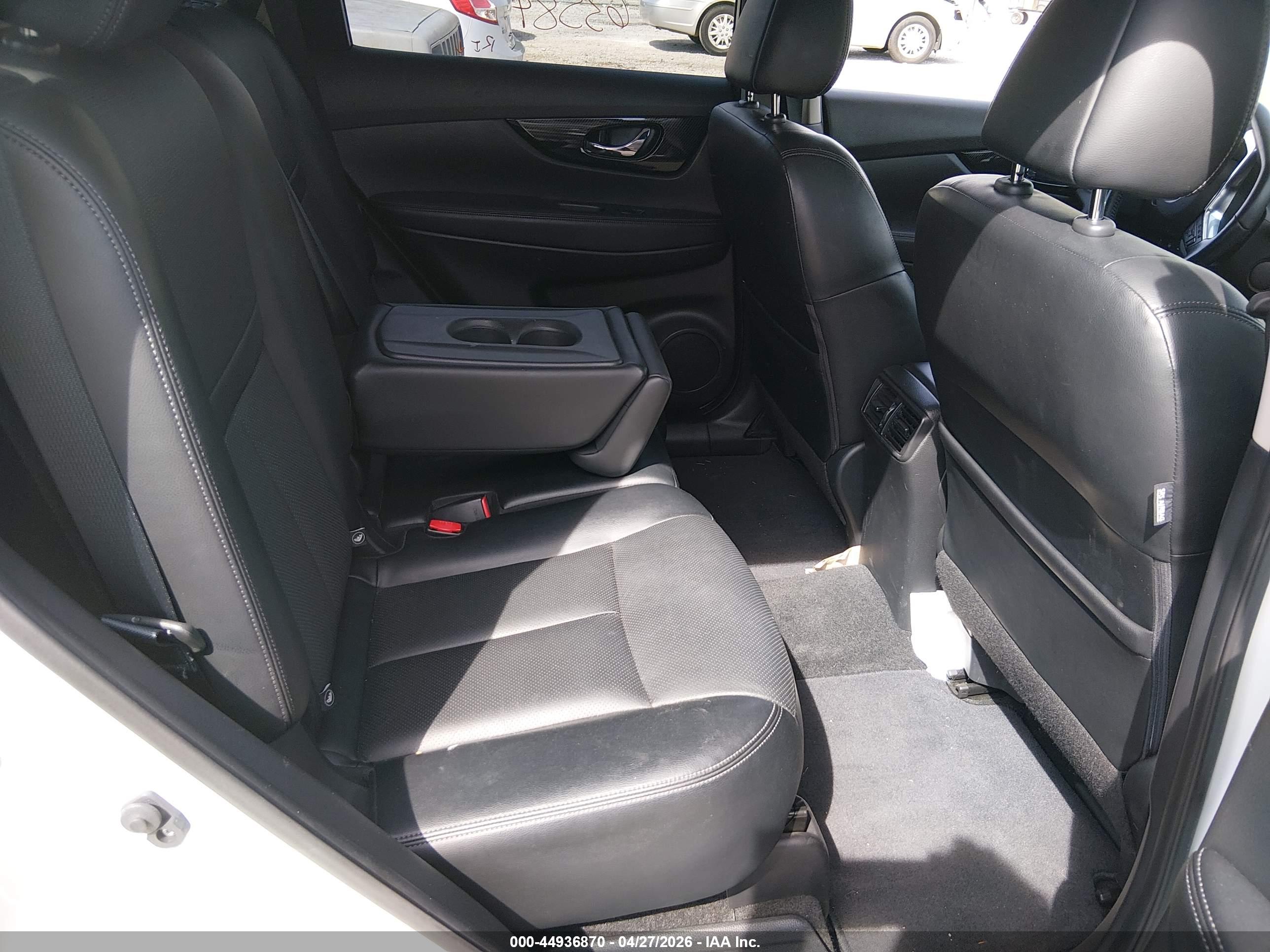 NISSAN ROGUE image 8