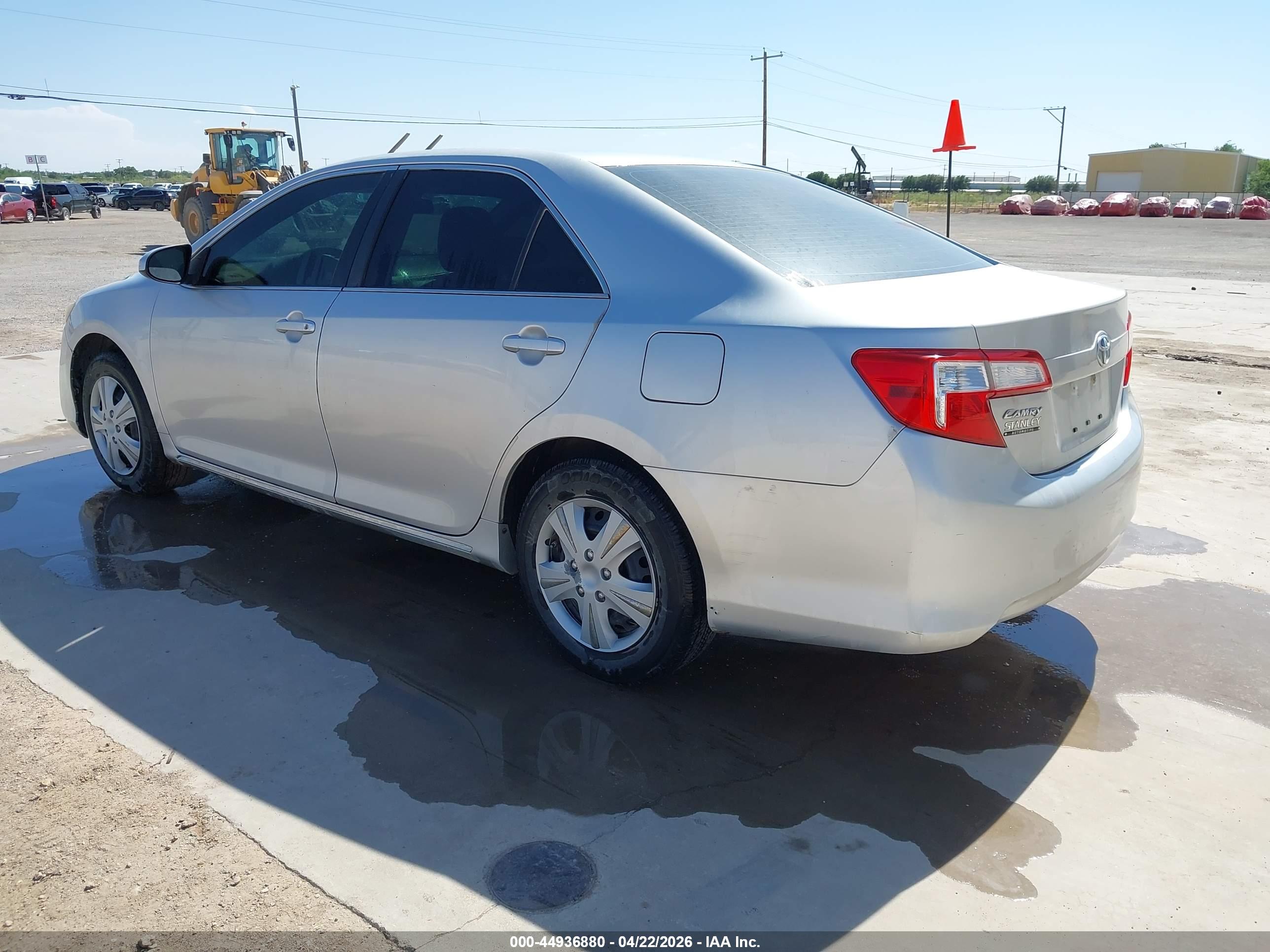 TOYOTA CAMRY image 3