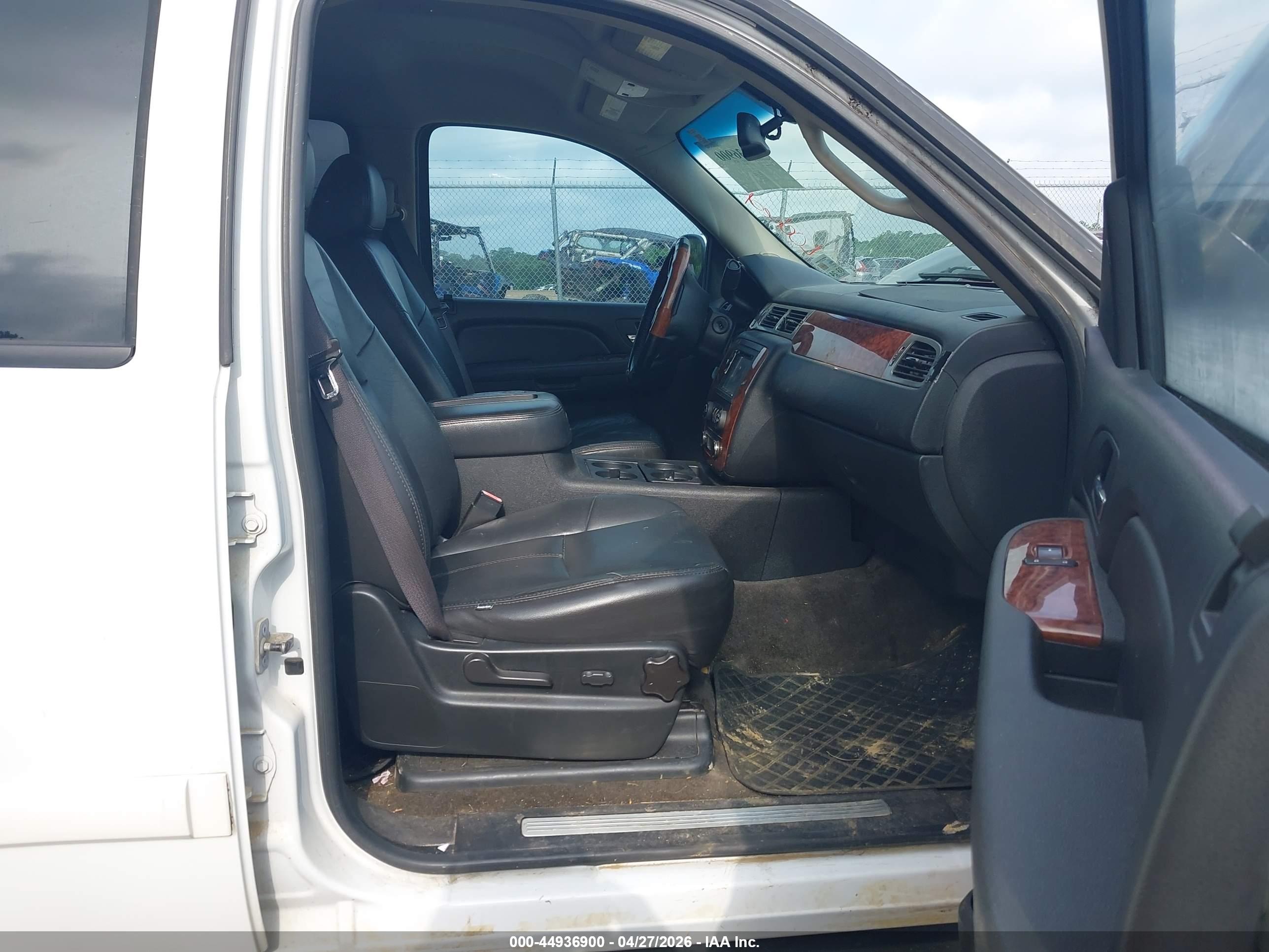 CHEVROLET TAHOE image 5