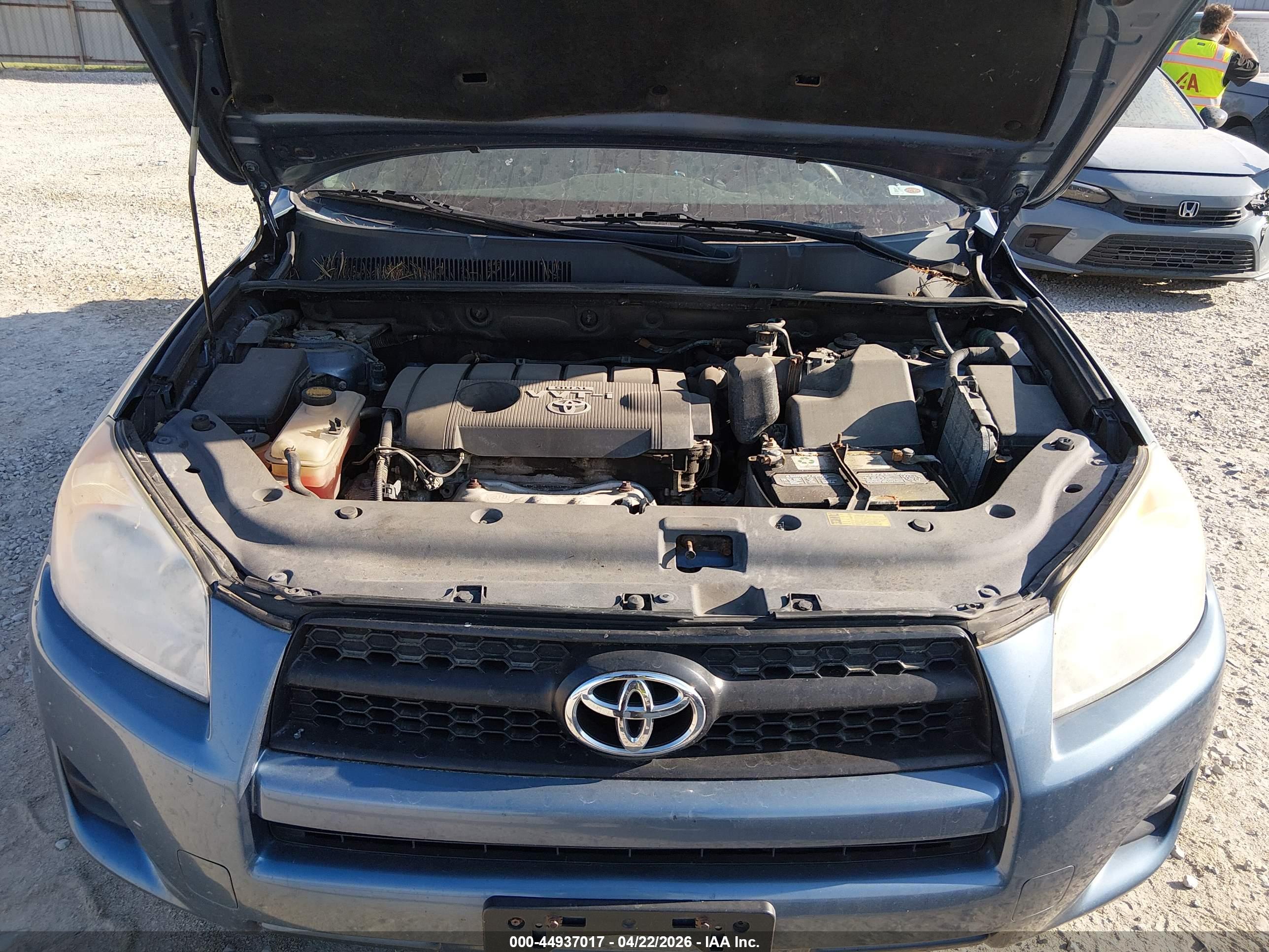 TOYOTA RAV4 image 10
