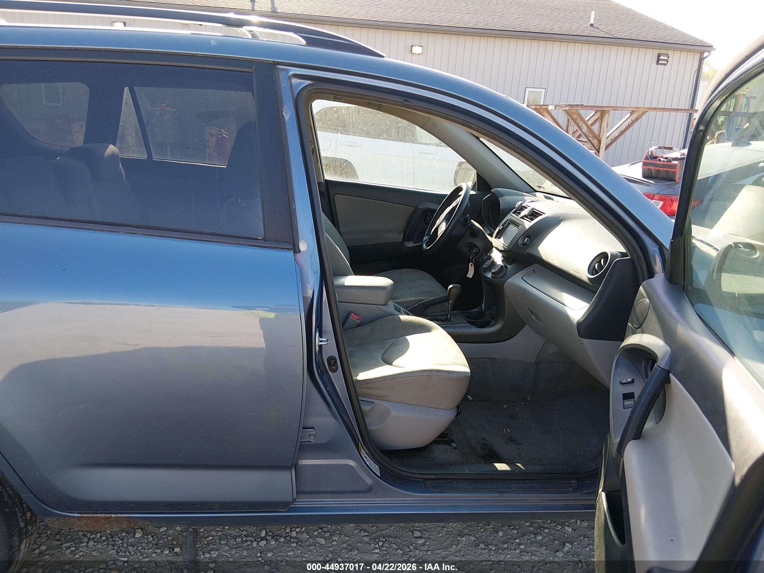 TOYOTA RAV4 image 5