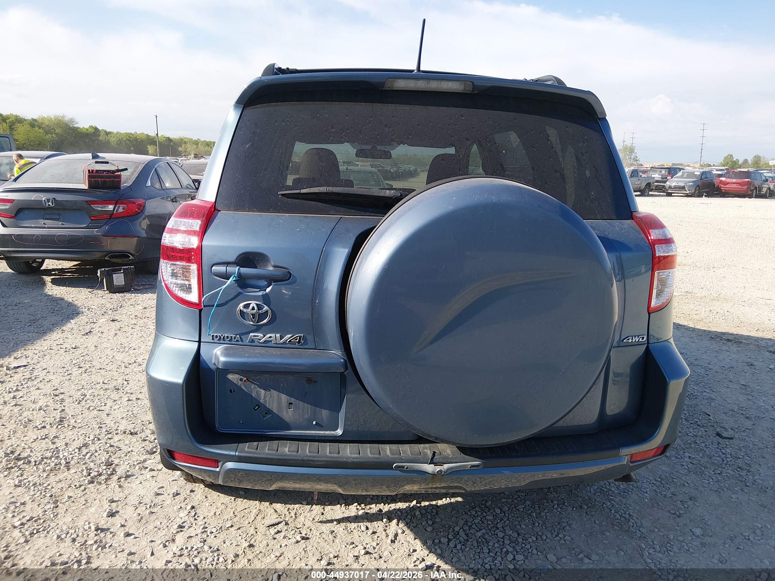 TOYOTA RAV4 image 6