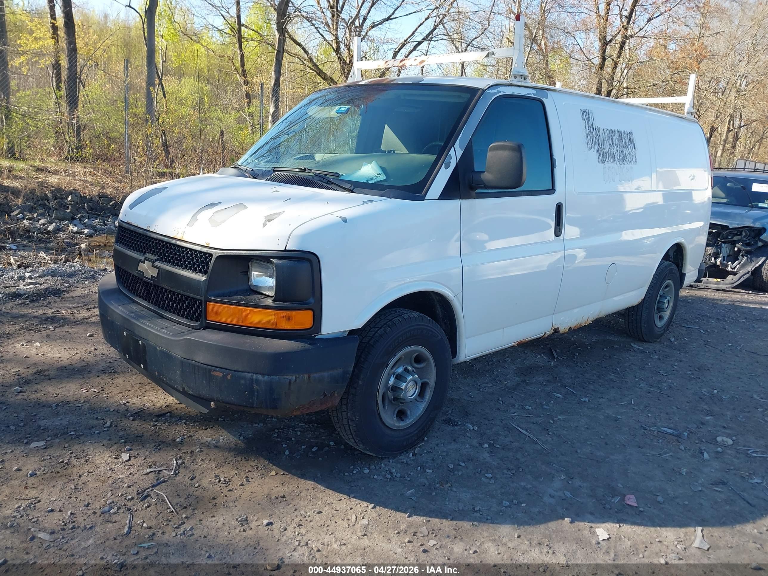 CHEVROLET EXPRESS image 2