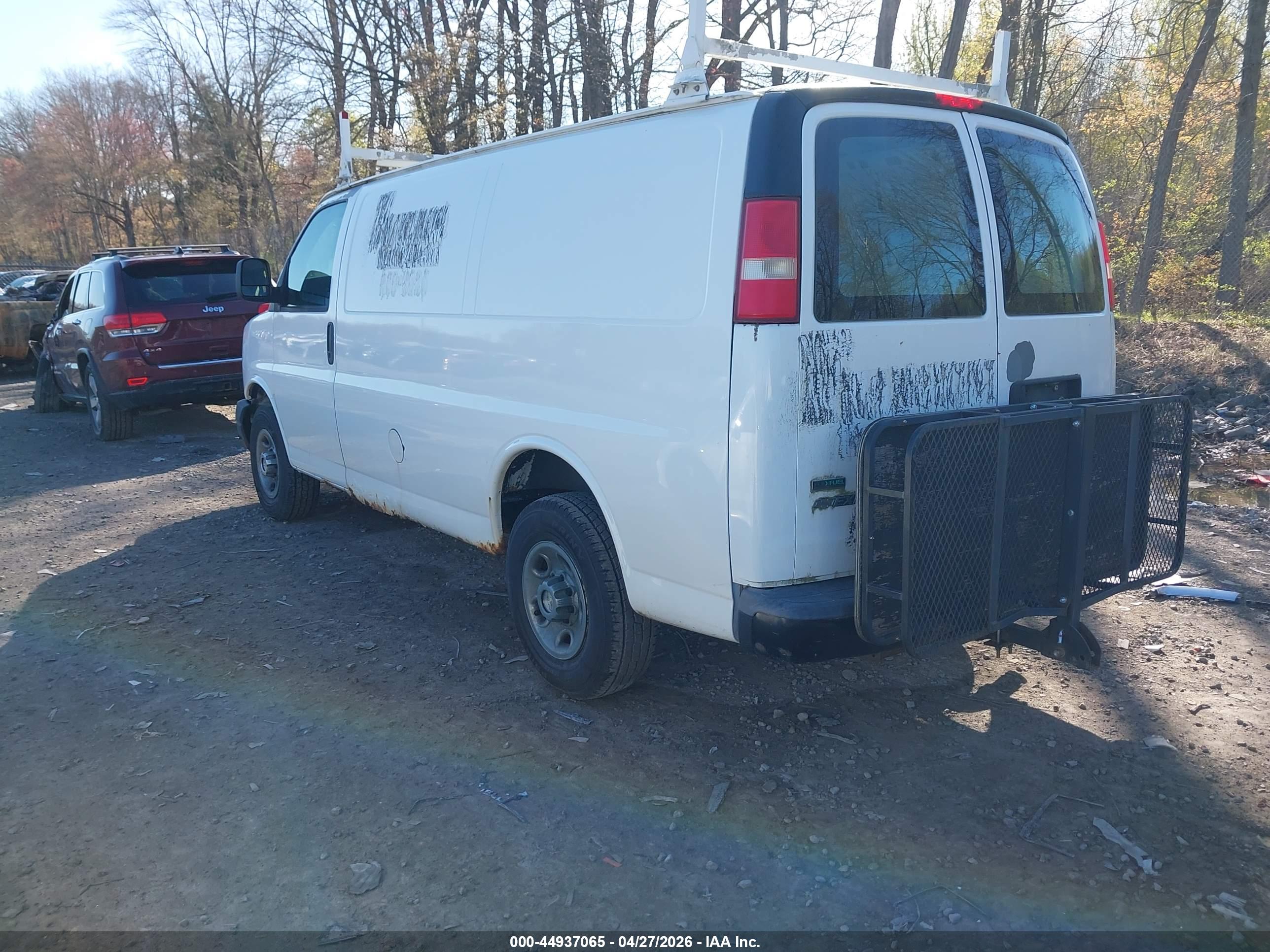 CHEVROLET EXPRESS image 3