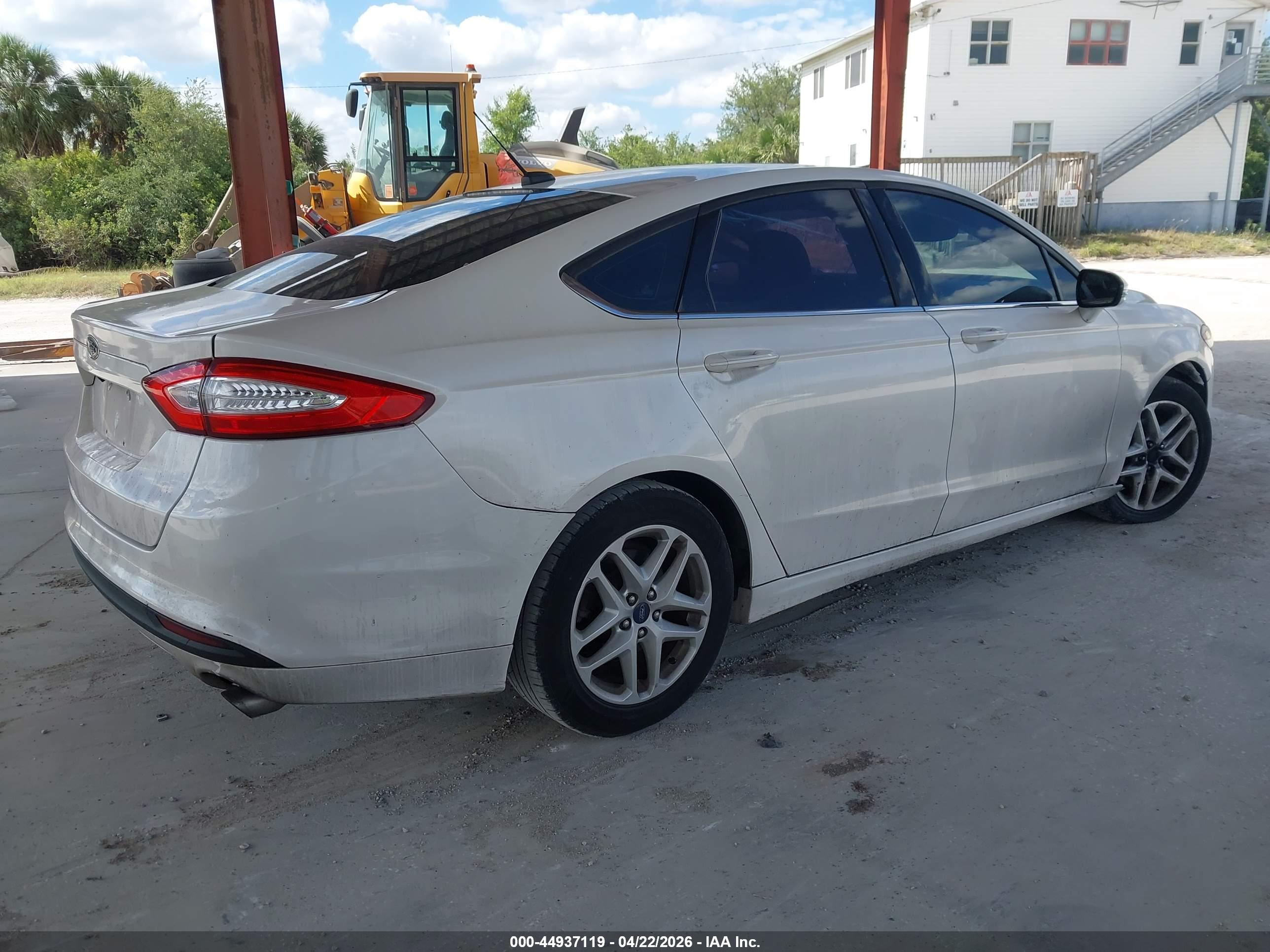FORD FUSION image 4