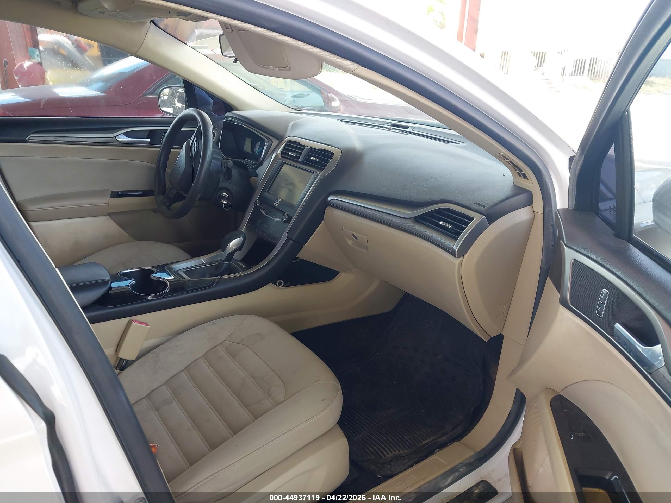 FORD FUSION image 5