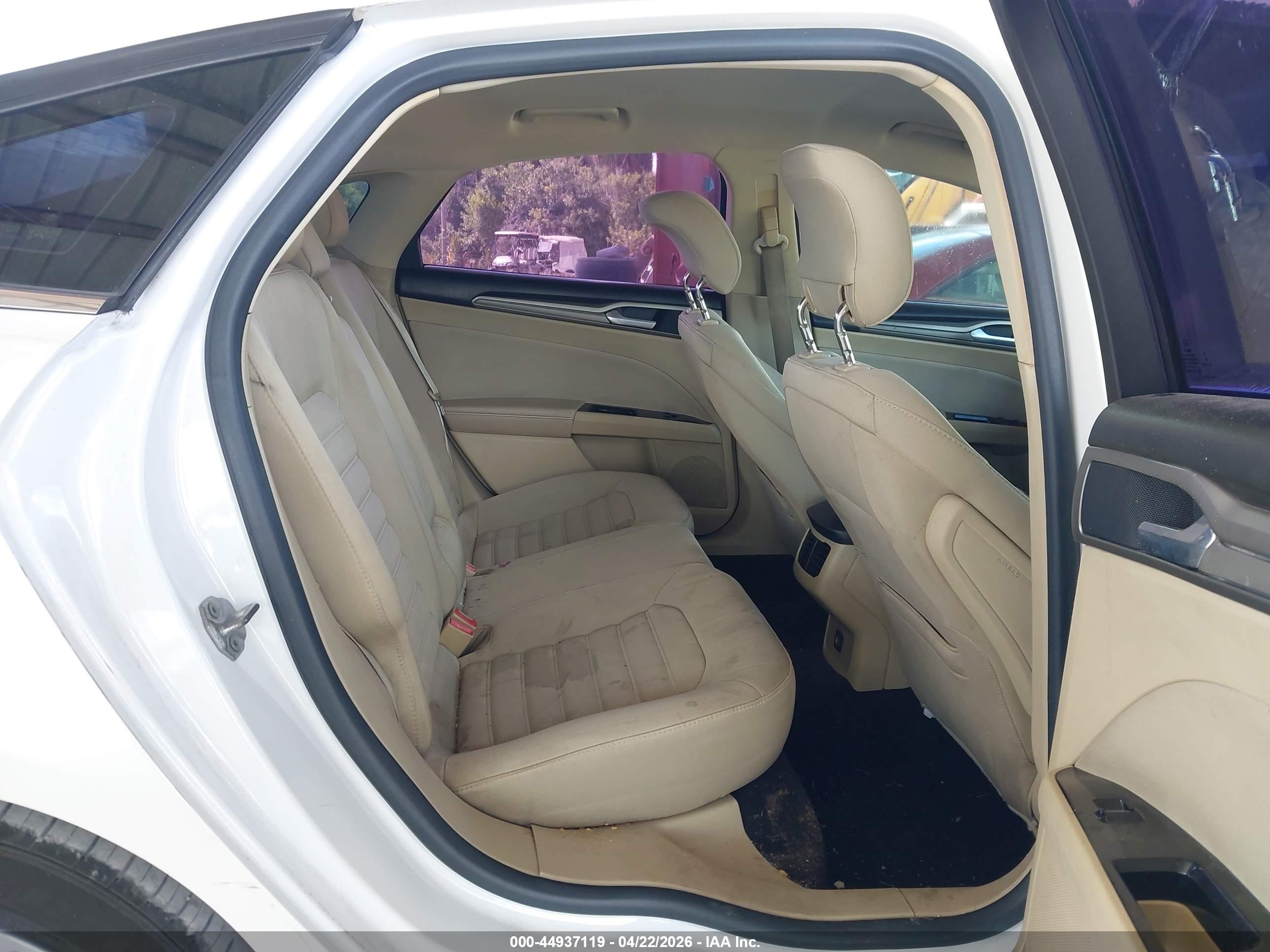 FORD FUSION image 8