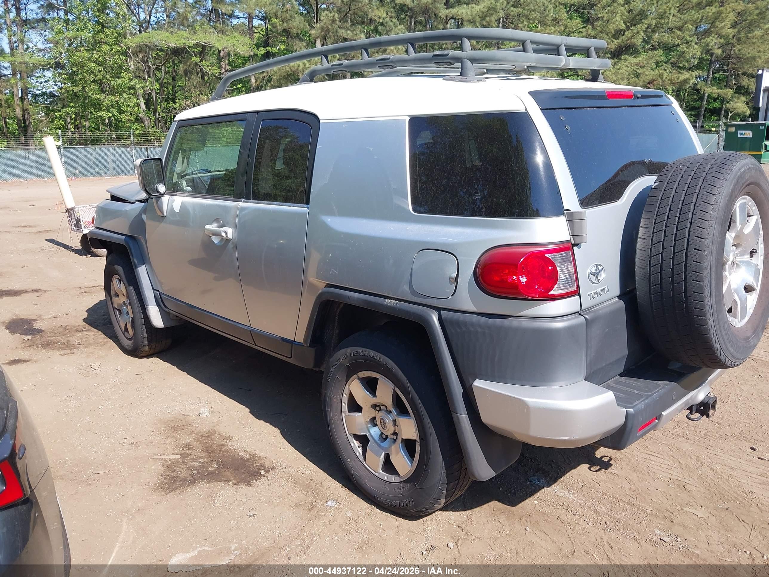 TOYOTA FJ image 3