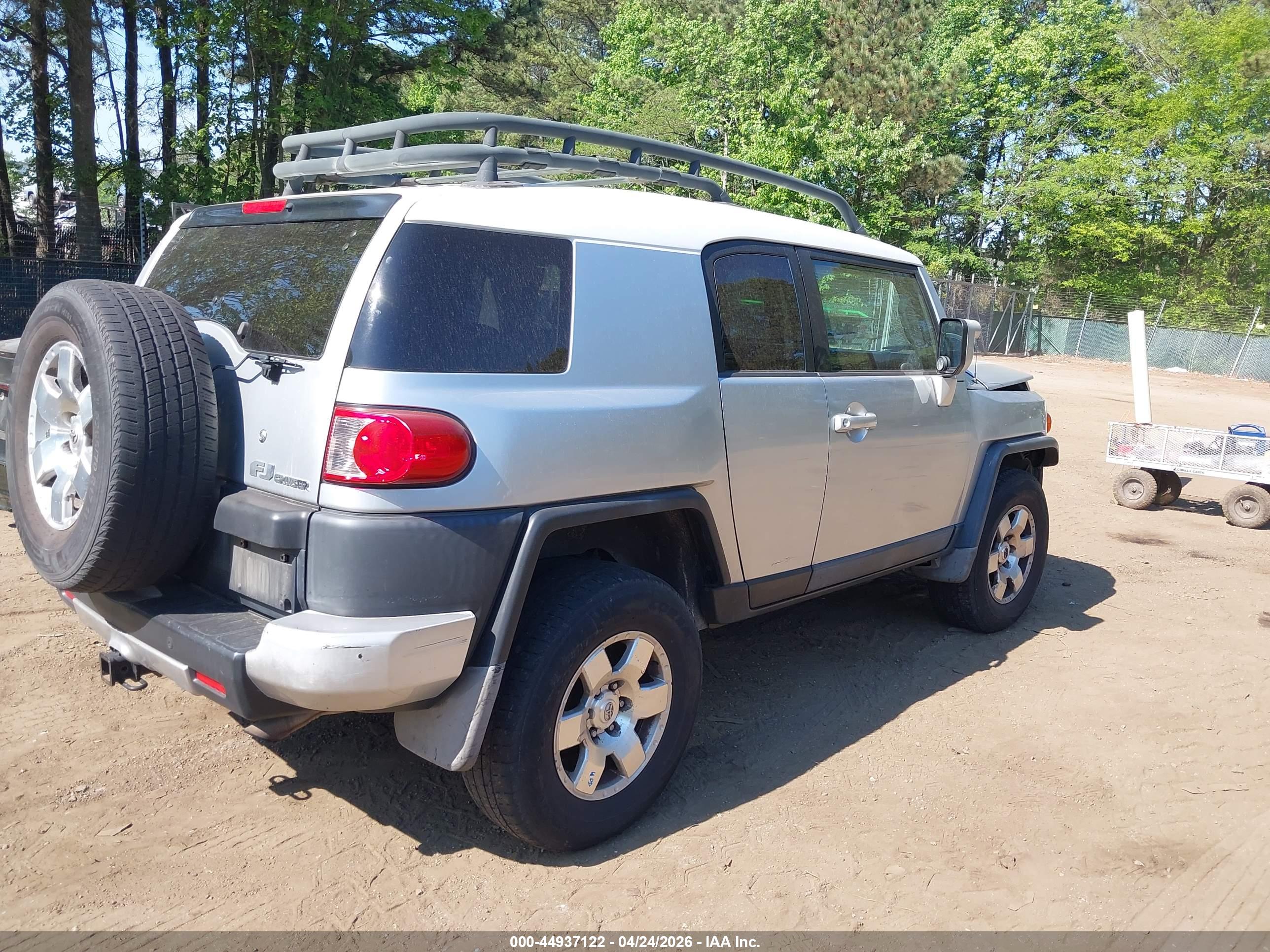 TOYOTA FJ image 4
