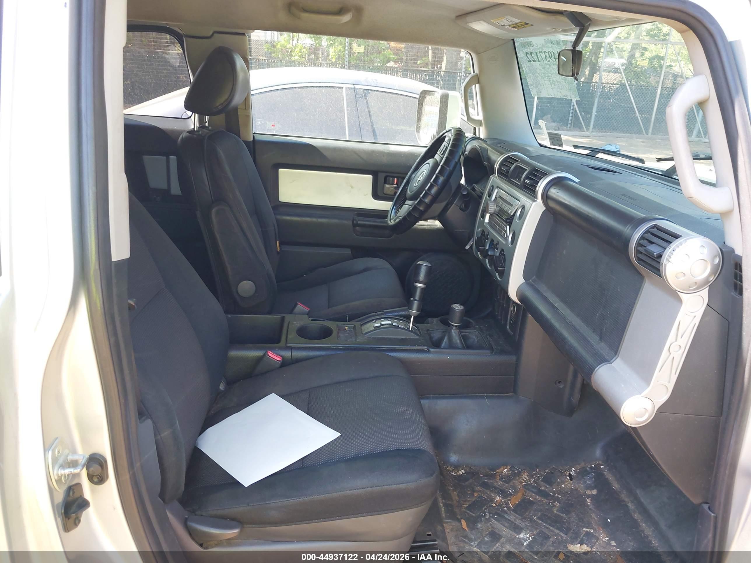 TOYOTA FJ image 5