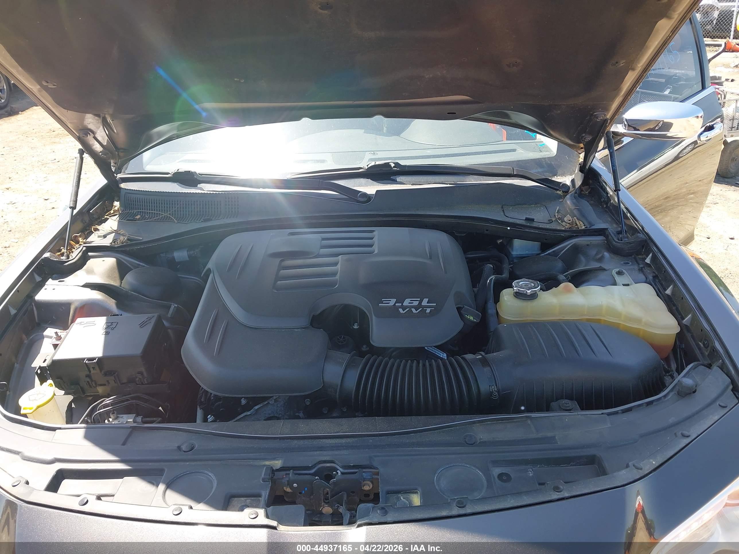 CHRYSLER 300C image 10