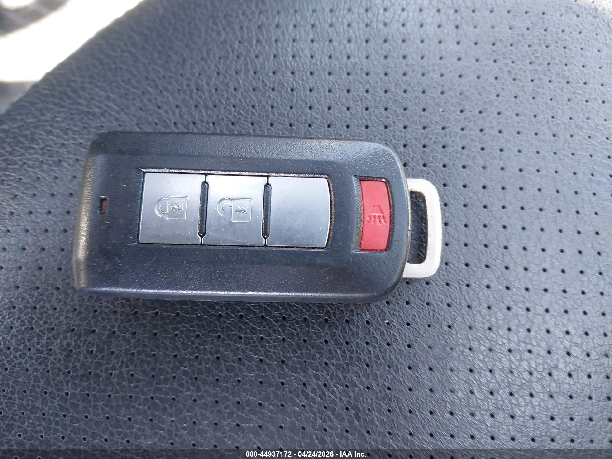 MITSUBISHI OUTLANDER image 11