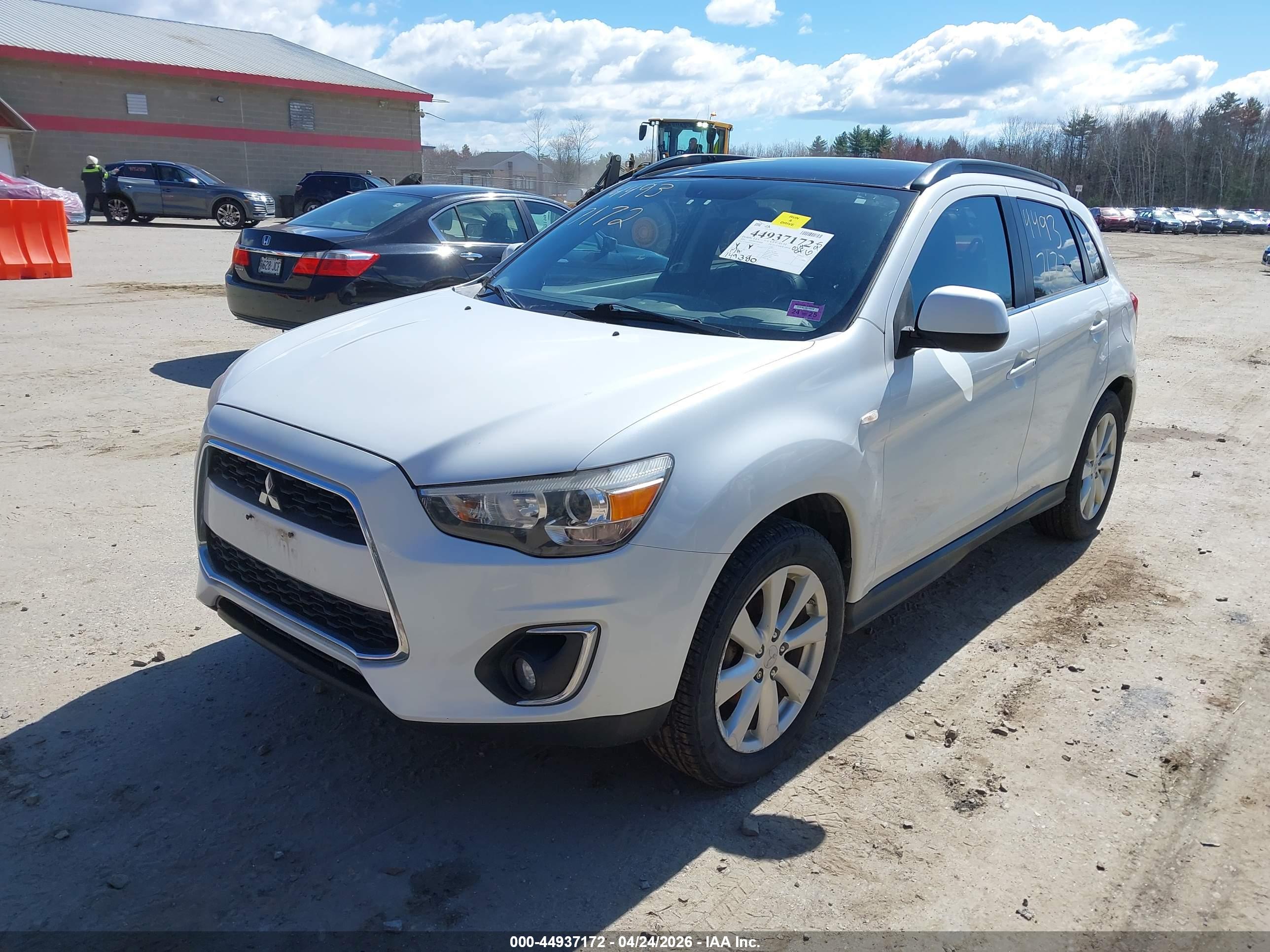 MITSUBISHI OUTLANDER image 2