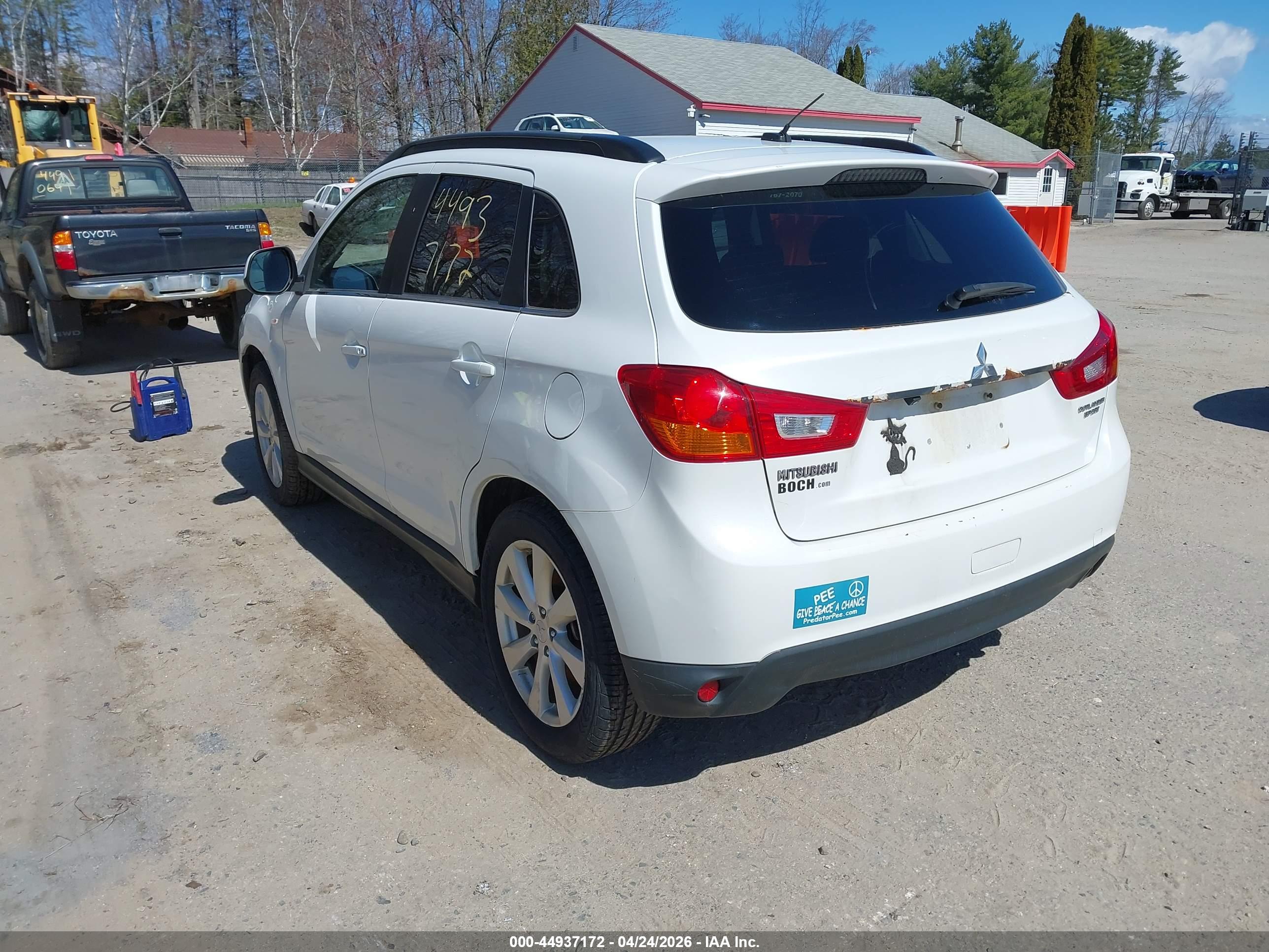 MITSUBISHI OUTLANDER image 3