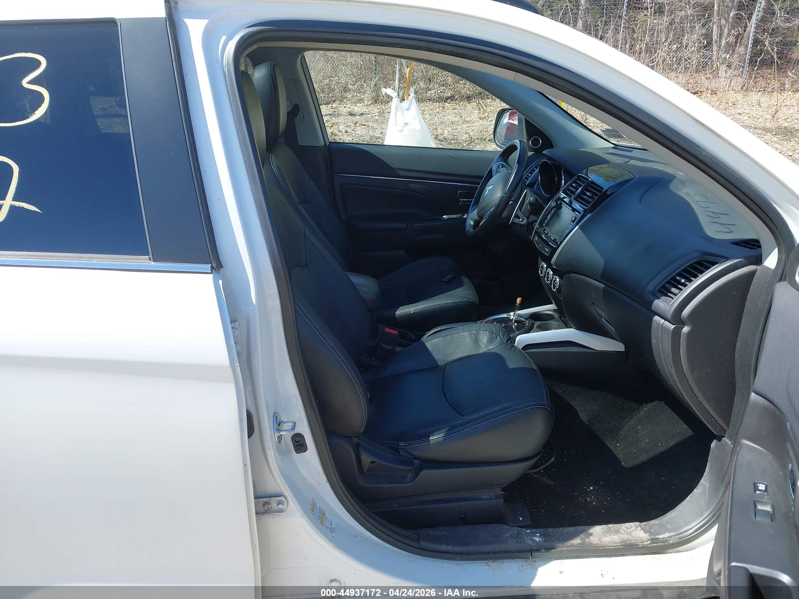 MITSUBISHI OUTLANDER image 5