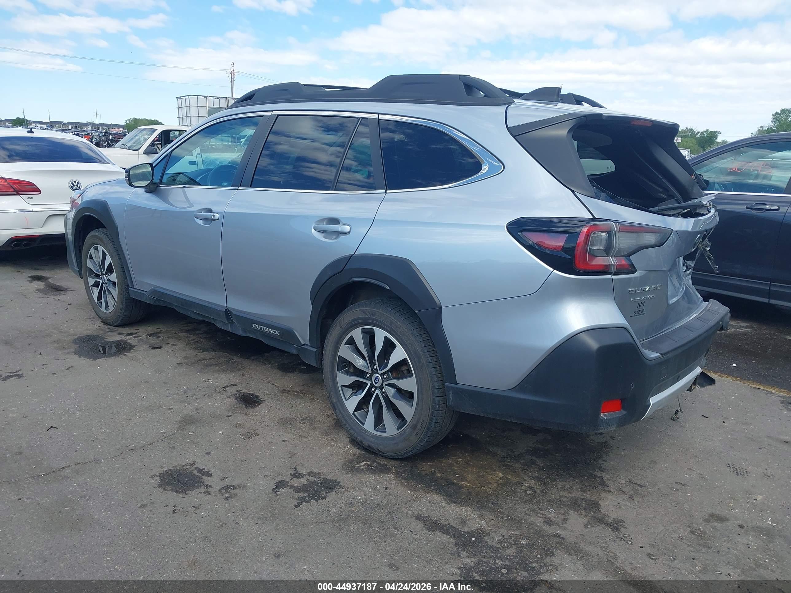 SUBARU OUTBACK image 3