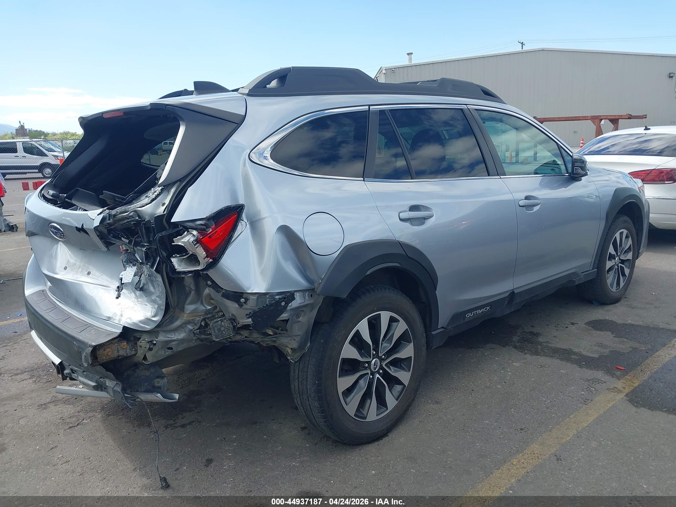SUBARU OUTBACK image 4