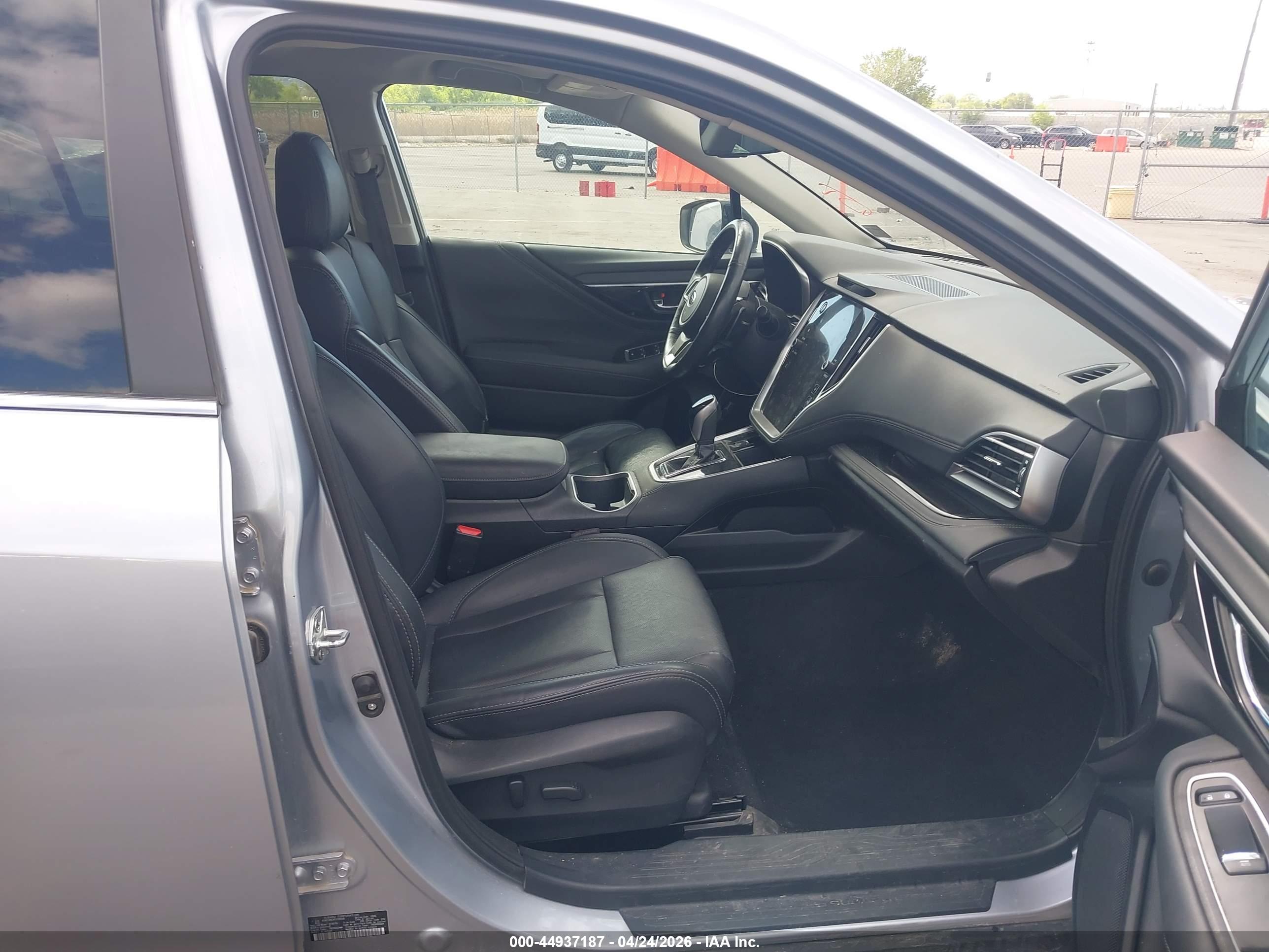 SUBARU OUTBACK image 5