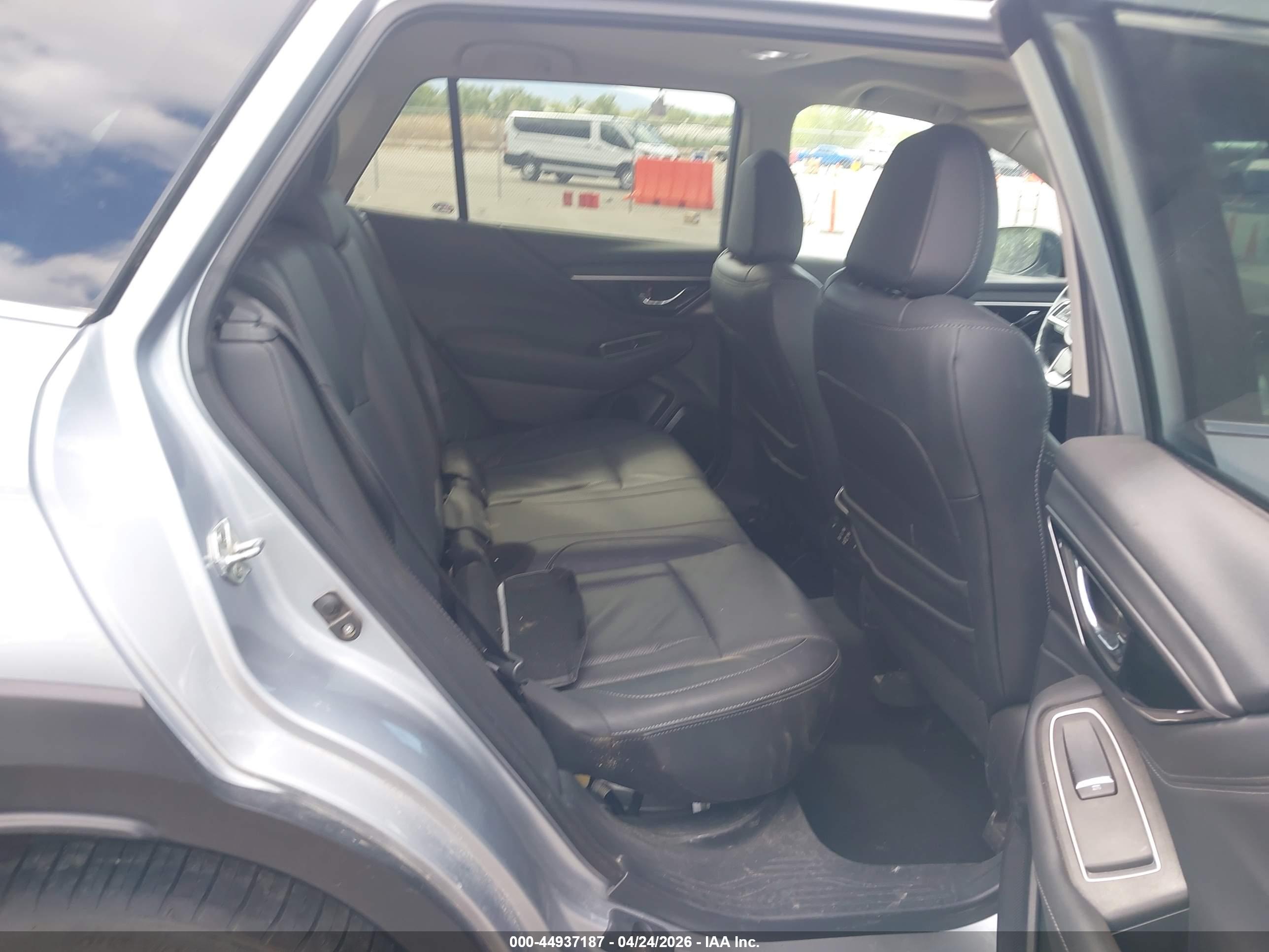SUBARU OUTBACK image 8