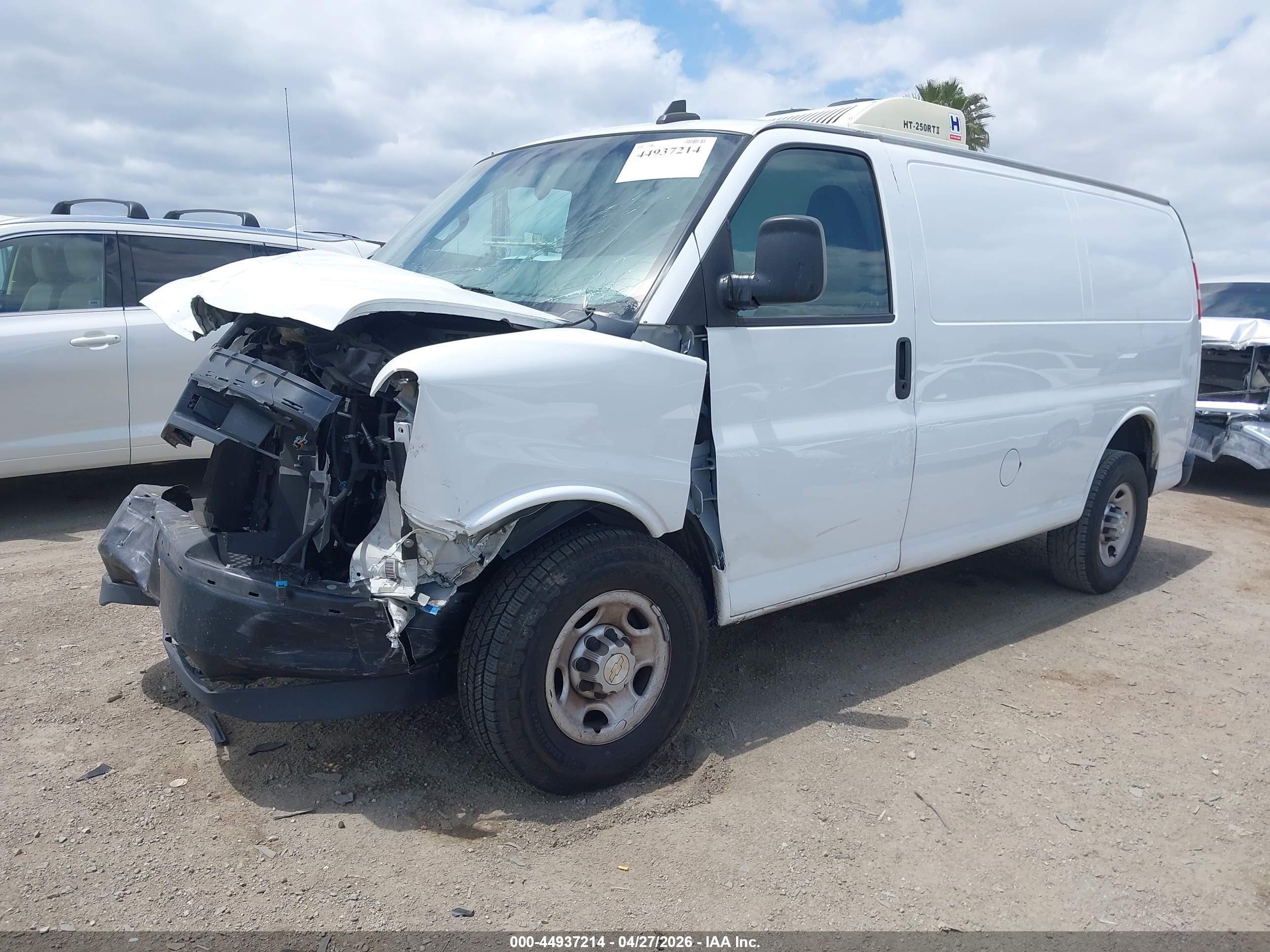 CHEVROLET EXPRESS image 2