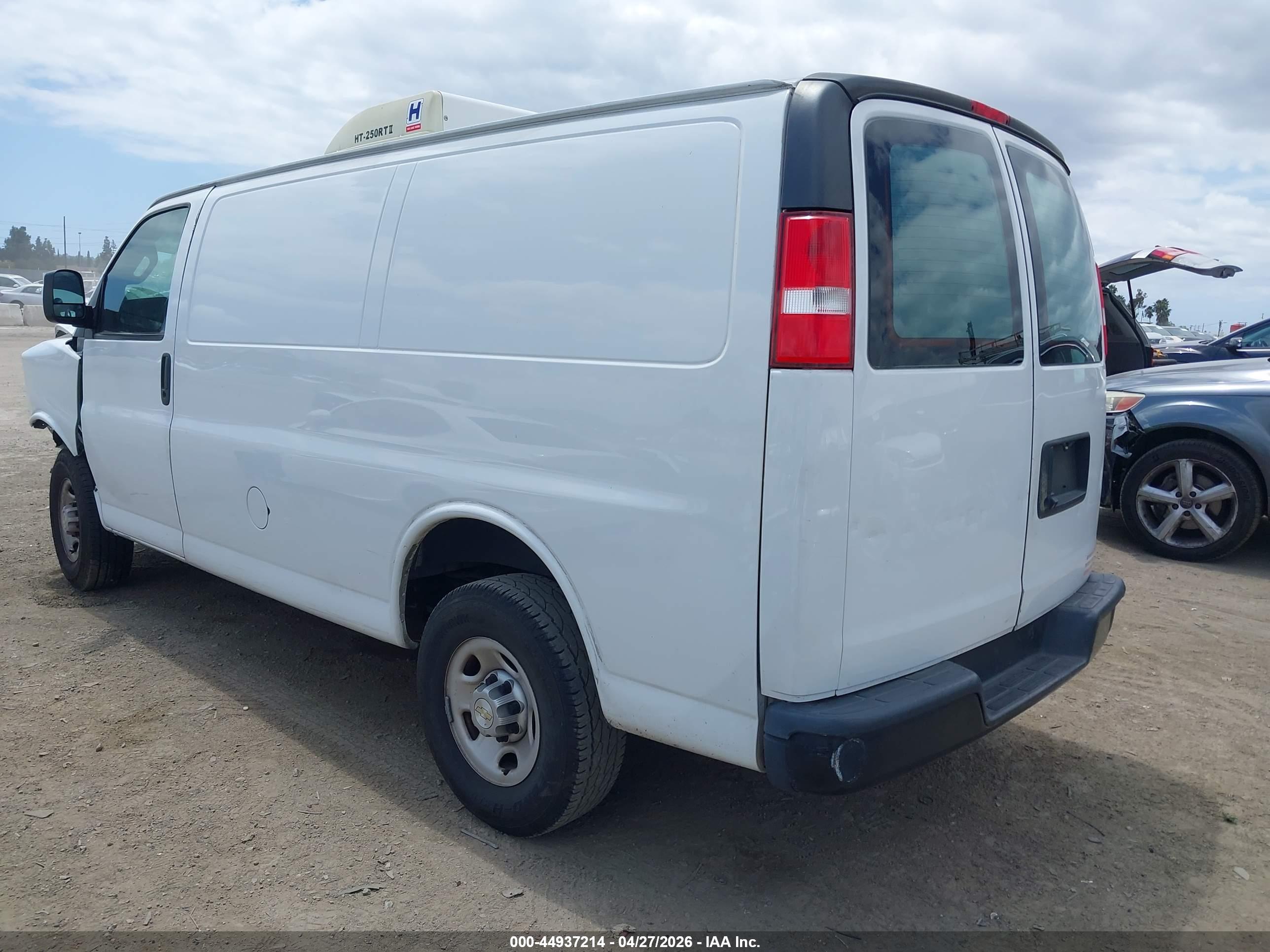CHEVROLET EXPRESS image 3