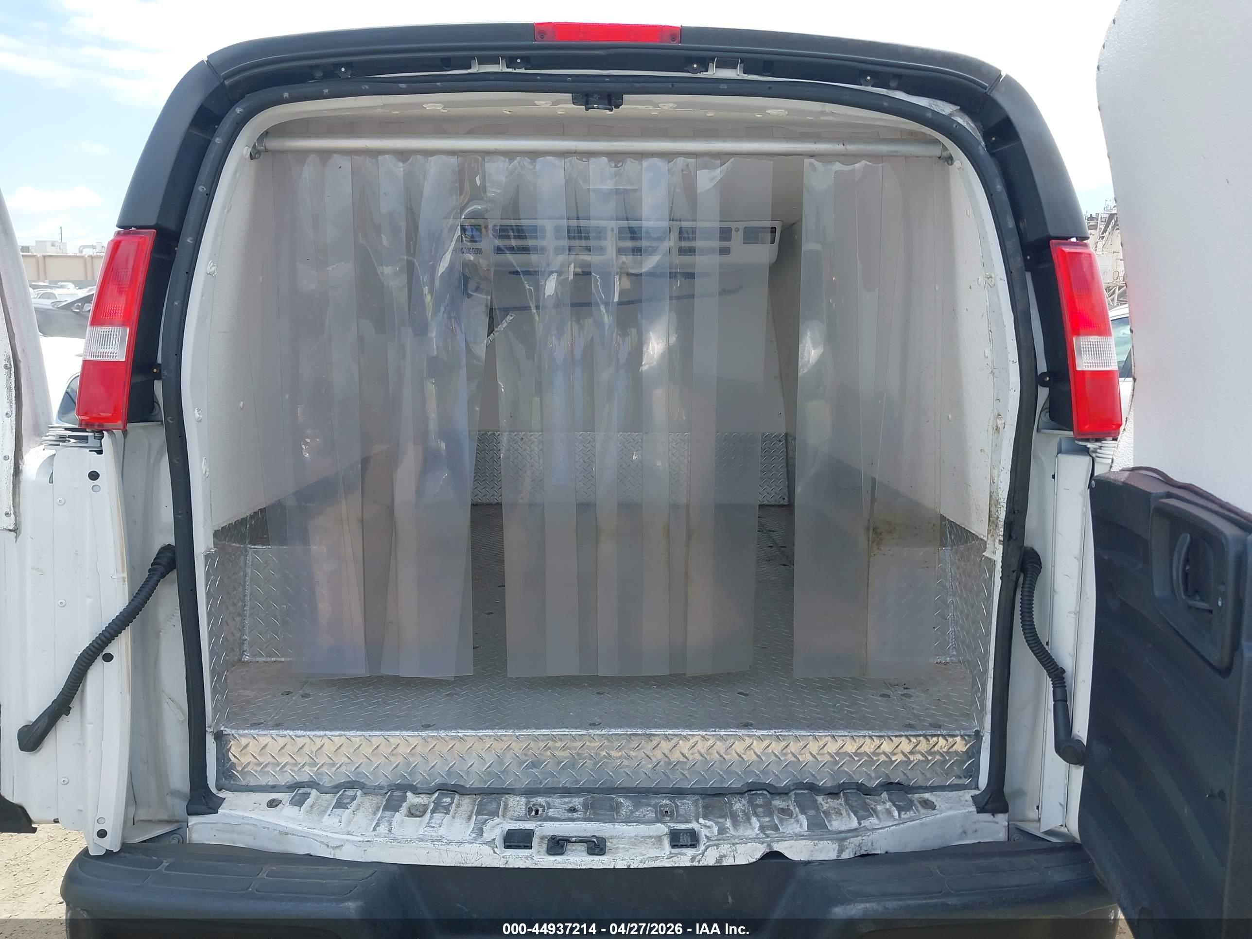 CHEVROLET EXPRESS image 8
