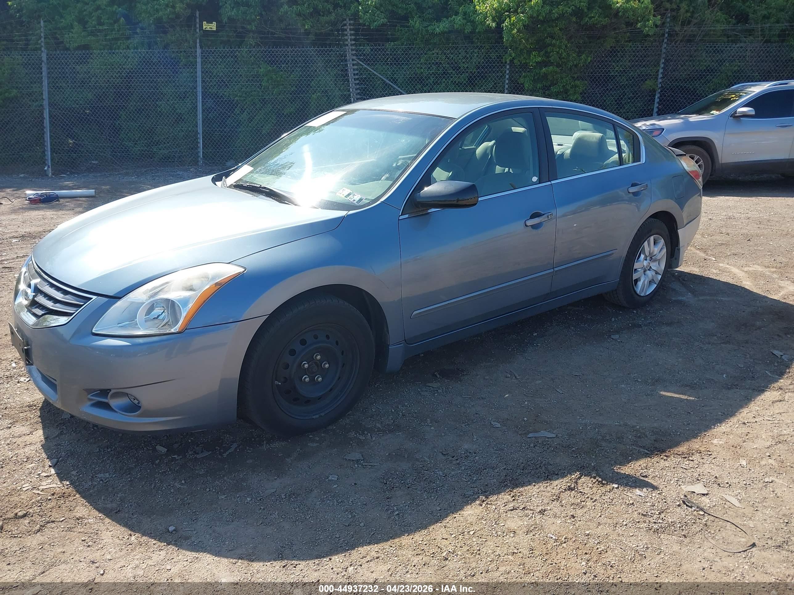 NISSAN ALTIMA image 2
