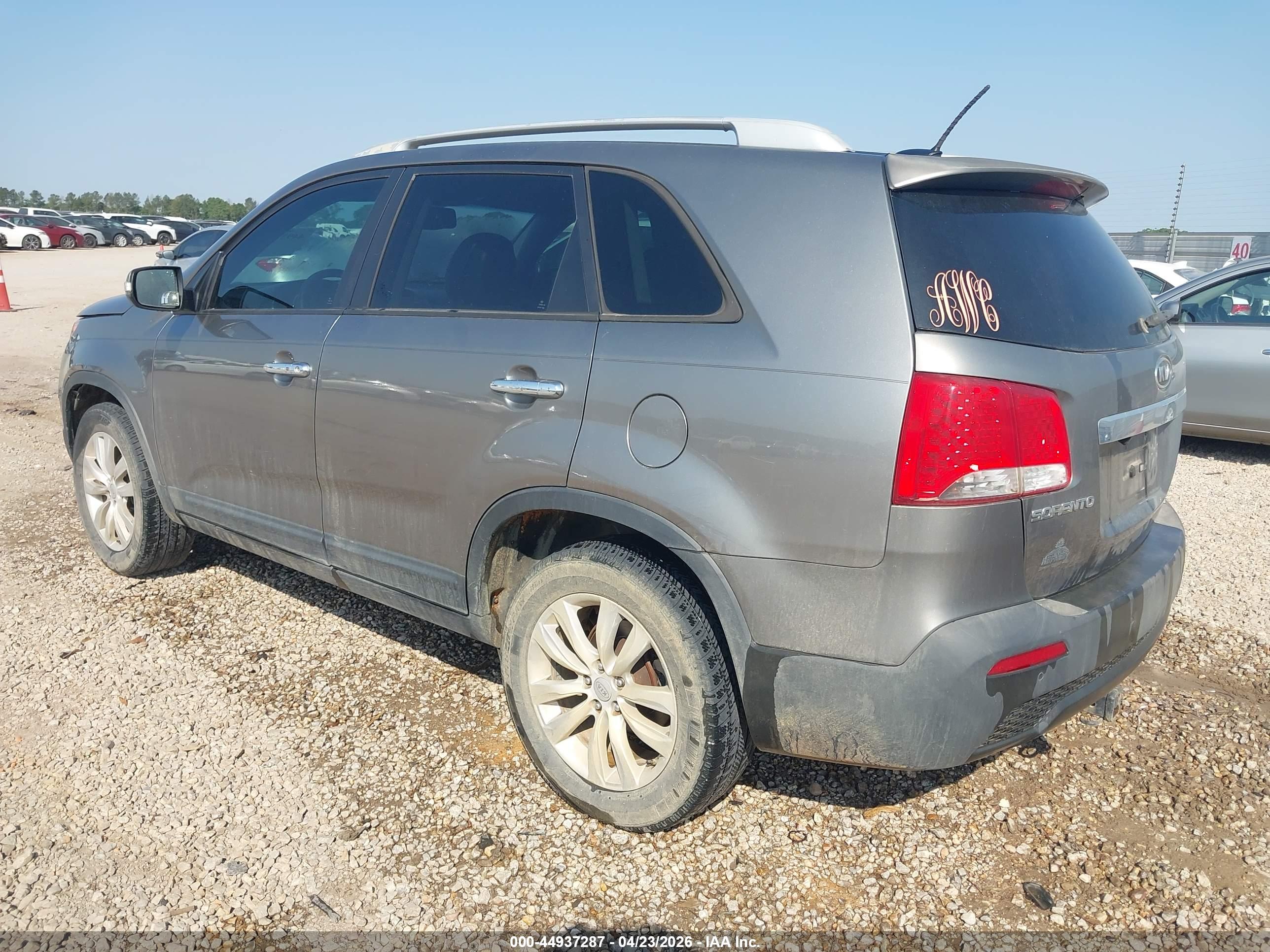KIA SORENTO image 3