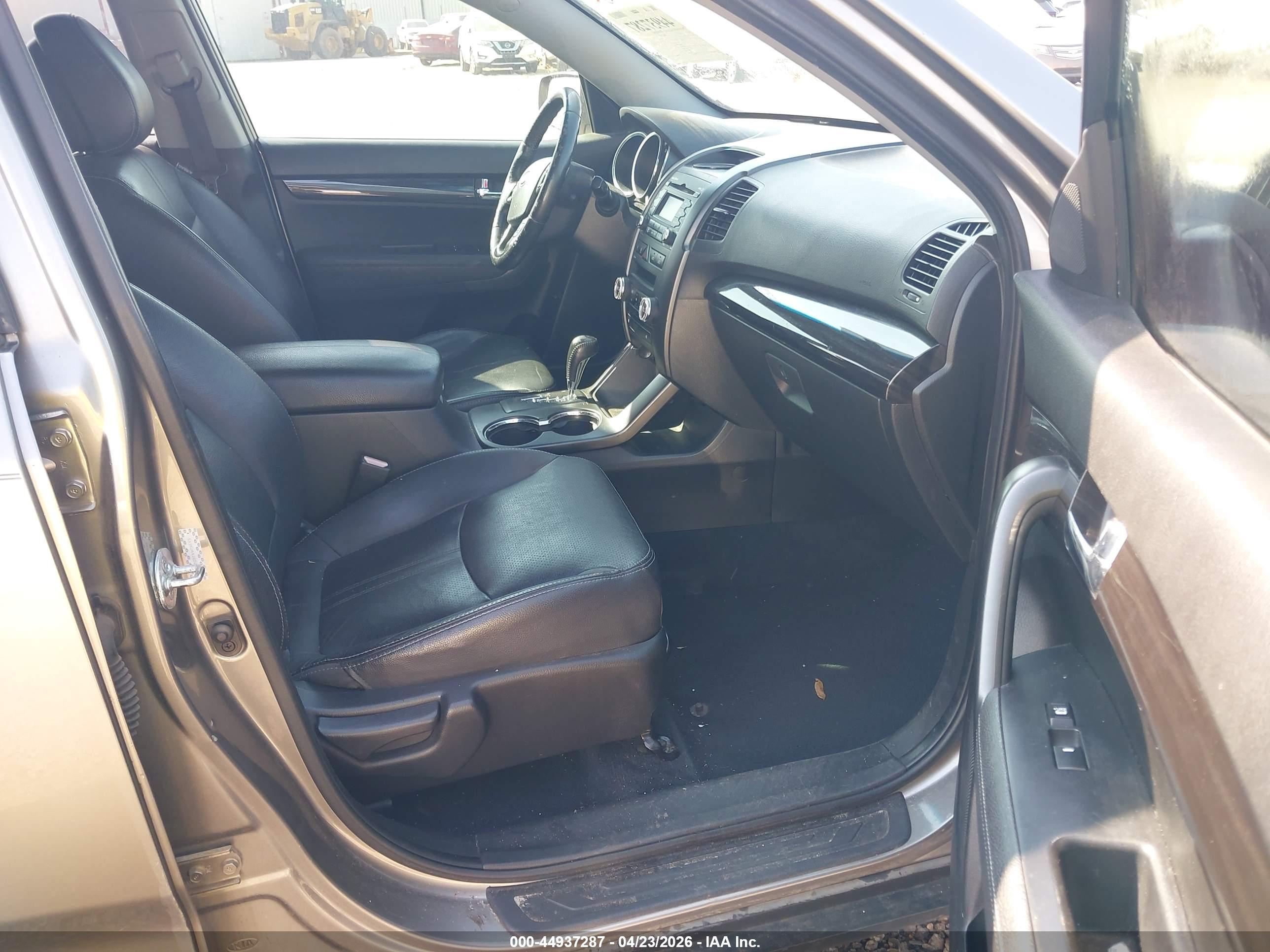 KIA SORENTO image 5