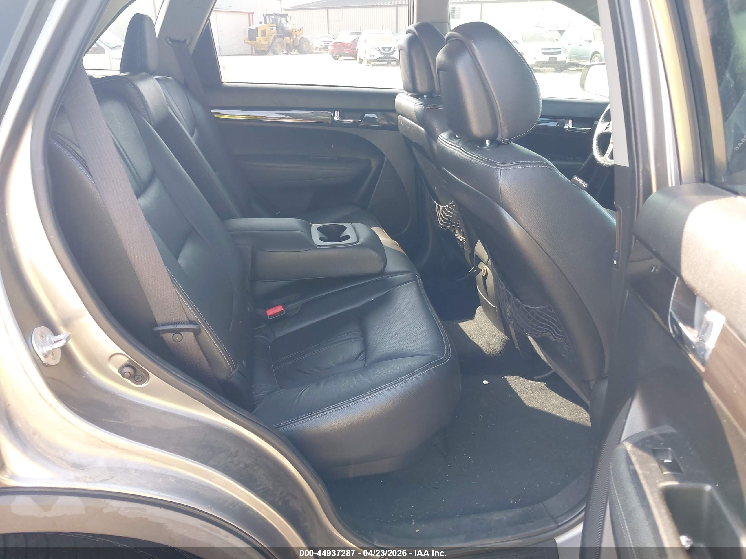 KIA SORENTO image 8