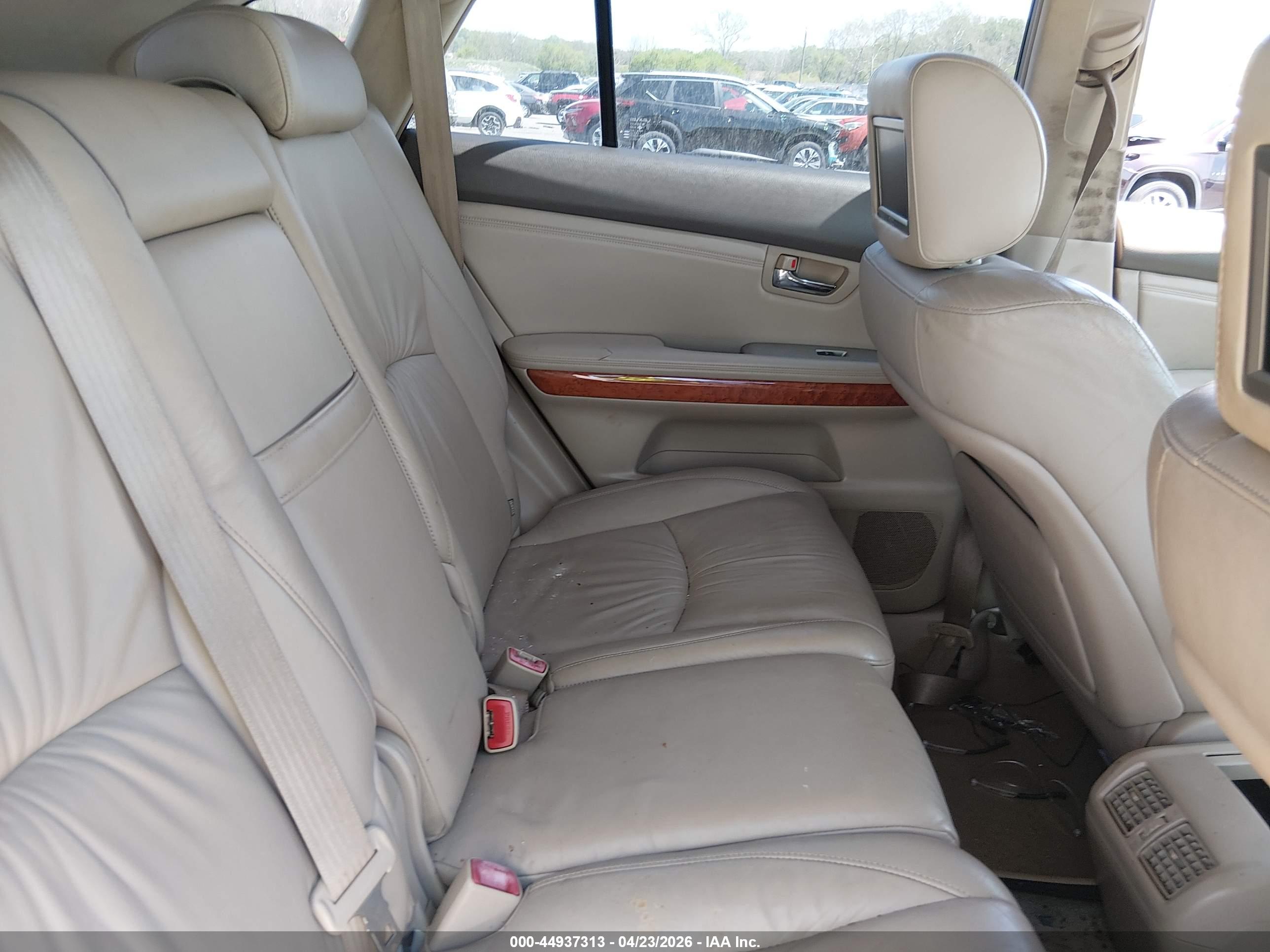 LEXUS RX image 8